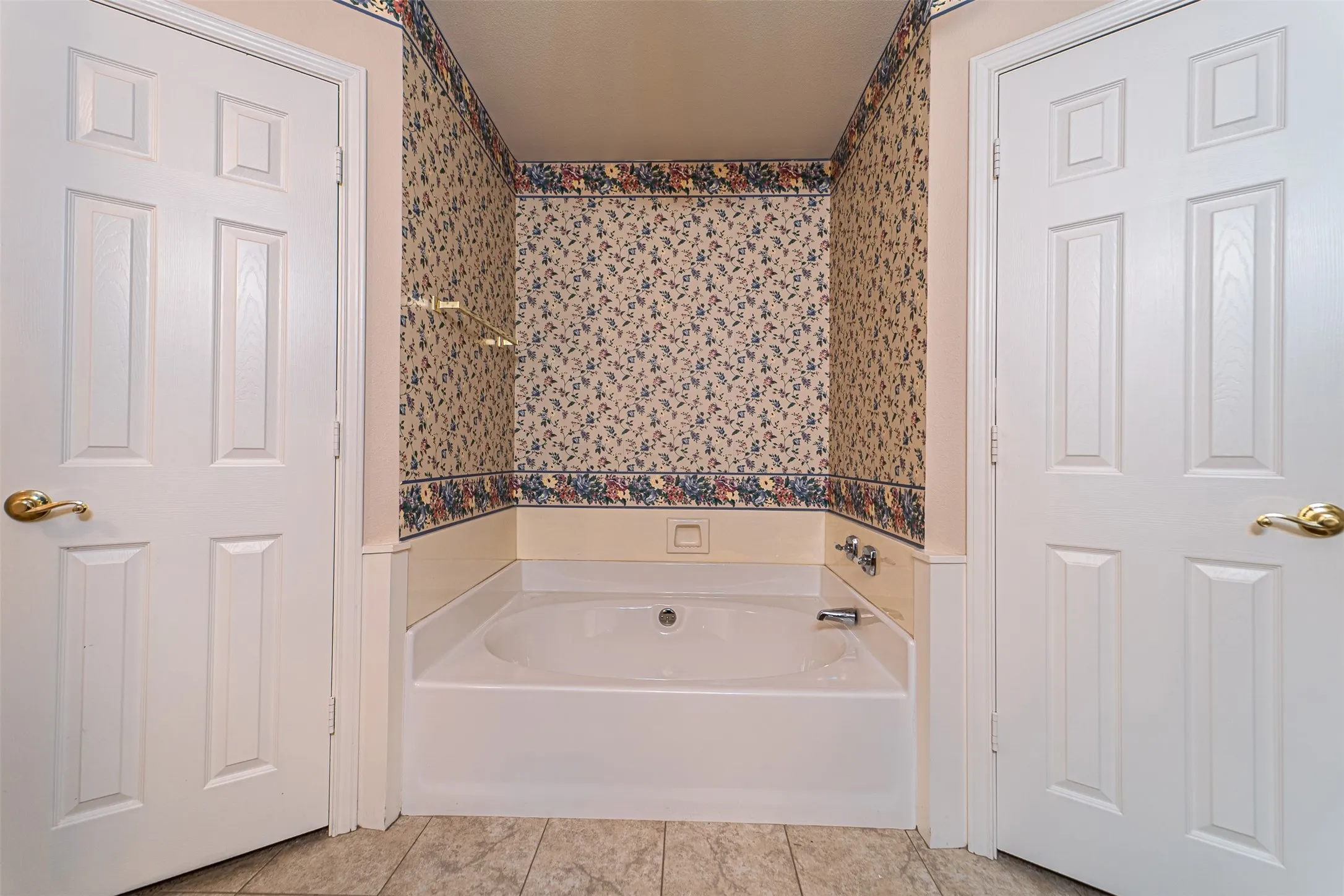 Single Family Residence For Sale in Taylor County , 102 Five Oaks Road, Abilene, Texas 79606, 3 Bedroom, 2 Bathroom, 2 Garage spaces, 2,576 Sqft, built in 1994, mls#21314305, Real Estate Agent in Abilene, Homes For Sale in Taylor county, Homes For Sale in Abilene, Realtor in Abilene Texas, Real Estate Brokerage Independent Realty Texas, Luminita Cordes Realtor