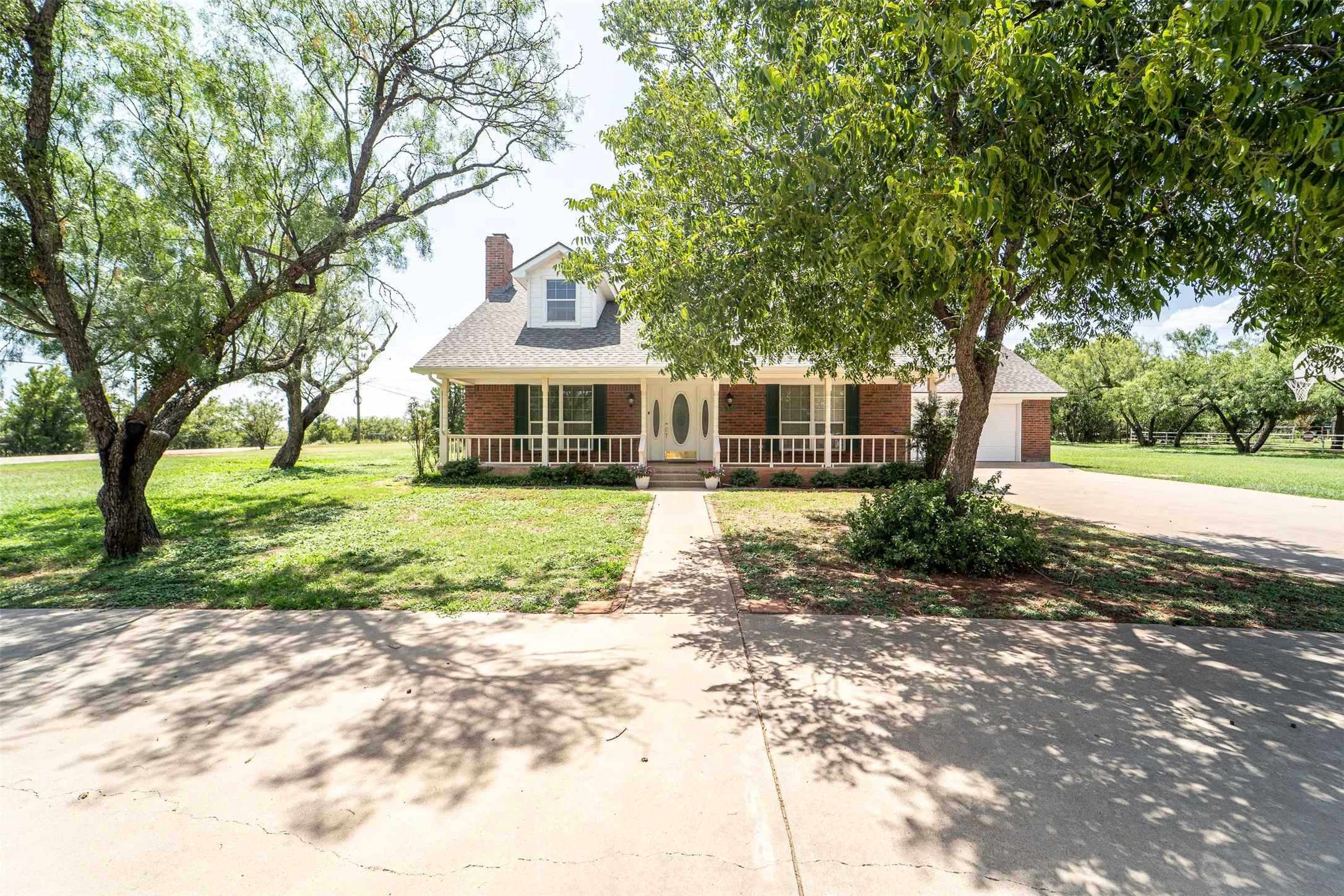 Single Family Residence For Sale in Taylor County , 102 Five Oaks Road, Abilene, Texas 79606, 3 Bedroom, 2 Bathroom, 2 Garage spaces, 2,576 Sqft, built in 1994, mls#21314305, Real Estate Agent in Abilene, Homes For Sale in Taylor county, Homes For Sale in Abilene, Realtor in Abilene Texas, Real Estate Brokerage Independent Realty Texas, Luminita Cordes Realtor
