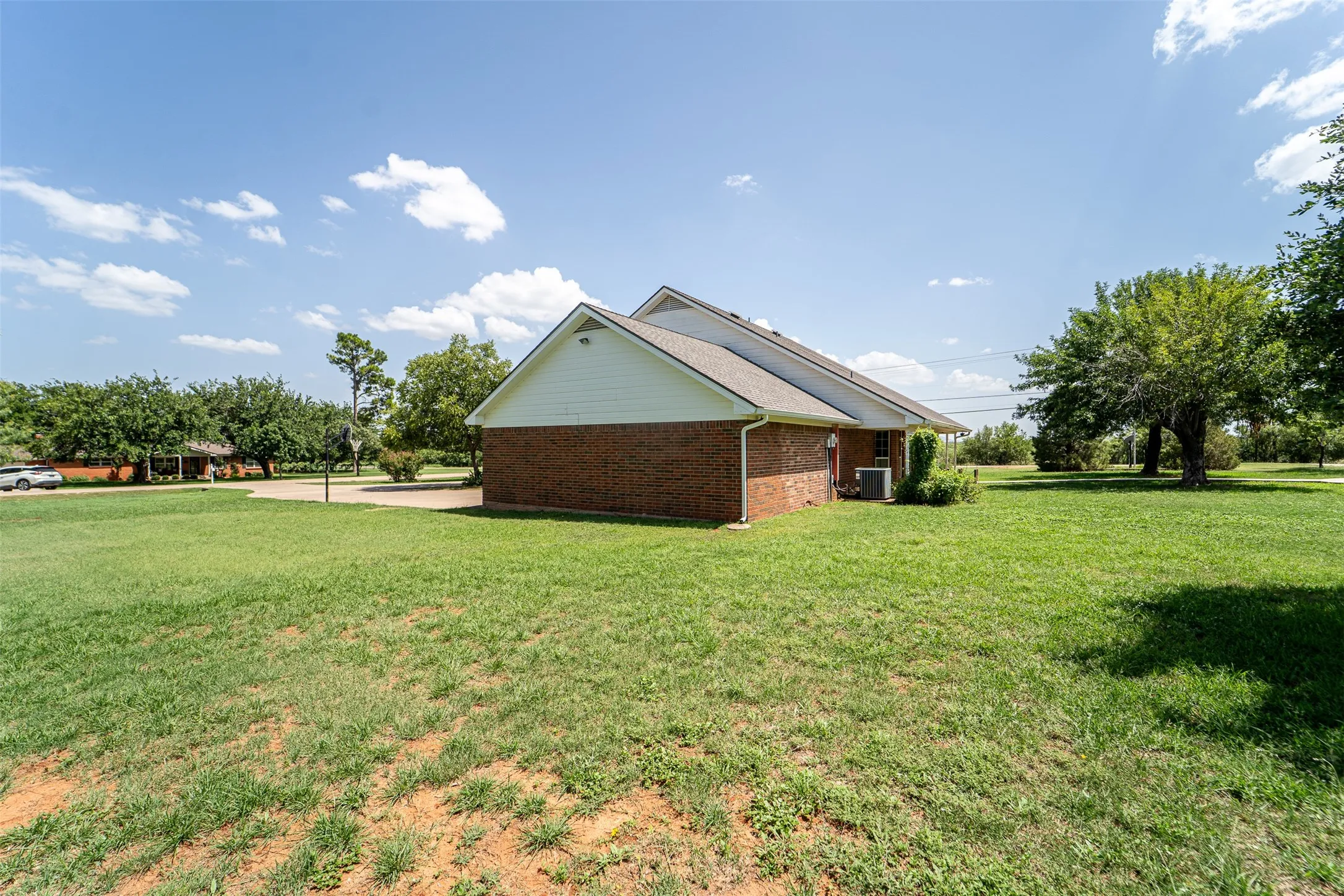 Single Family Residence For Sale in Taylor County , 102 Five Oaks Road, Abilene, Texas 79606, 3 Bedroom, 2 Bathroom, 2 Garage spaces, 2,576 Sqft, built in 1994, mls#21314305, Real Estate Agent in Abilene, Homes For Sale in Taylor county, Homes For Sale in Abilene, Realtor in Abilene Texas, Real Estate Brokerage Independent Realty Texas, Luminita Cordes Realtor
