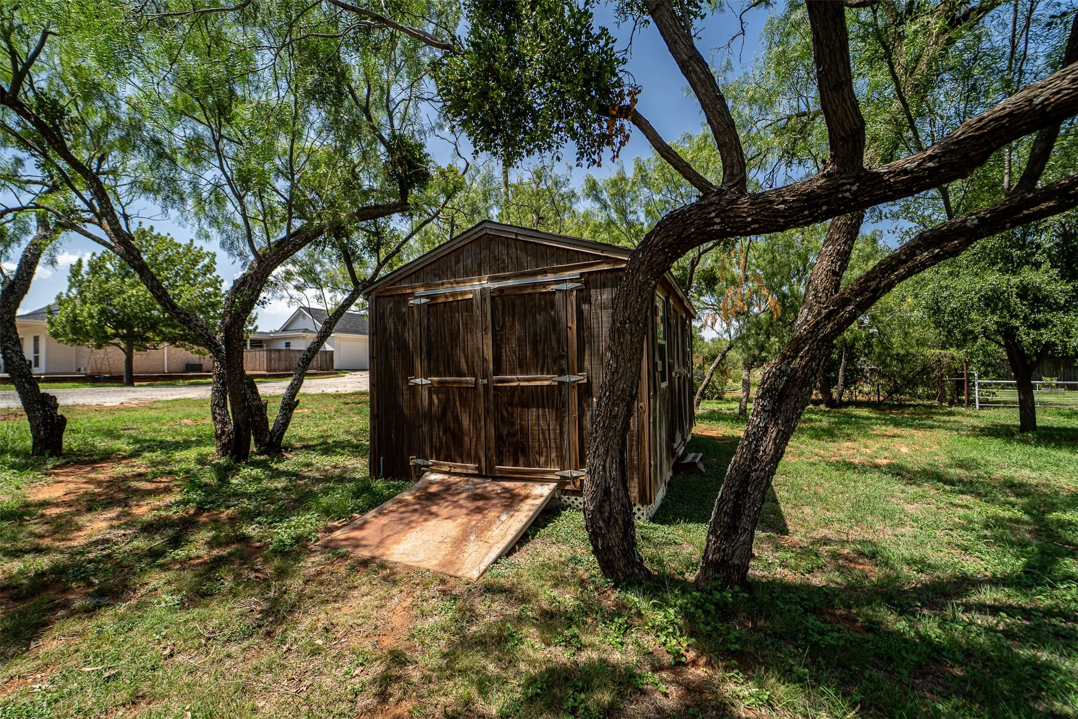 Single Family Residence For Sale in Taylor County , 102 Five Oaks Road, Abilene, Texas 79606, 3 Bedroom, 2 Bathroom, 2 Garage spaces, 2,576 Sqft, built in 1994, mls#21314305, Real Estate Agent in Abilene, Homes For Sale in Taylor county, Homes For Sale in Abilene, Realtor in Abilene Texas, Real Estate Brokerage Independent Realty Texas, Luminita Cordes Realtor