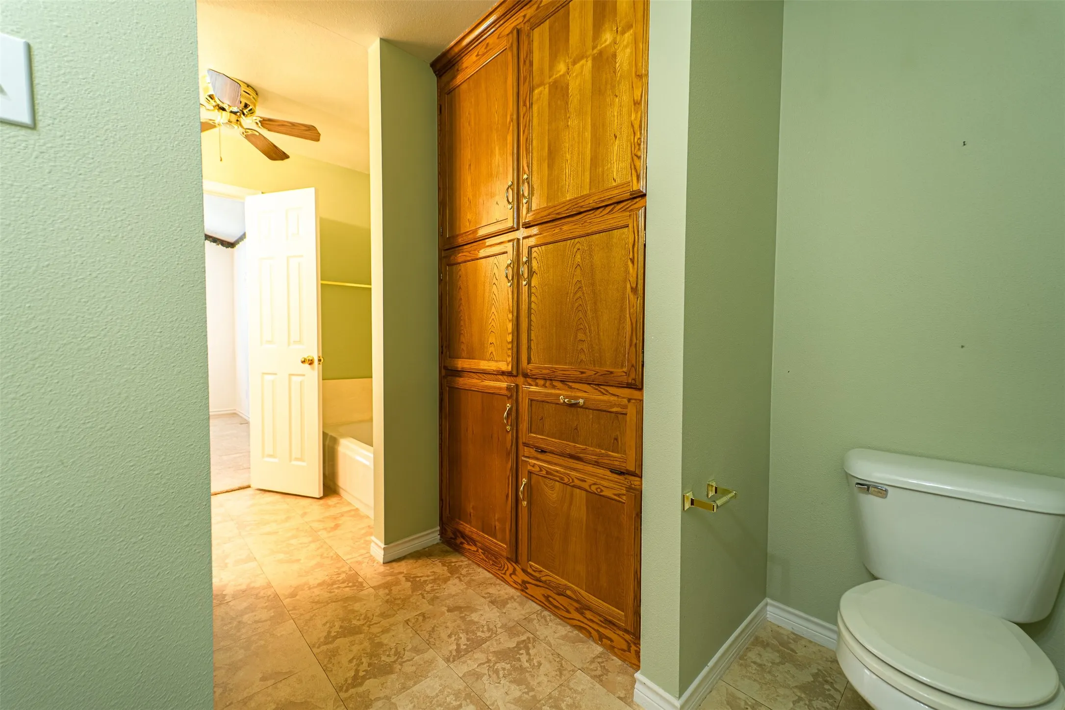 Single Family Residence For Sale in Taylor County , 102 Five Oaks Road, Abilene, Texas 79606, 3 Bedroom, 2 Bathroom, 2 Garage spaces, 2,576 Sqft, built in 1994, mls#21314305, Real Estate Agent in Abilene, Homes For Sale in Taylor county, Homes For Sale in Abilene, Realtor in Abilene Texas, Real Estate Brokerage Independent Realty Texas, Luminita Cordes Realtor