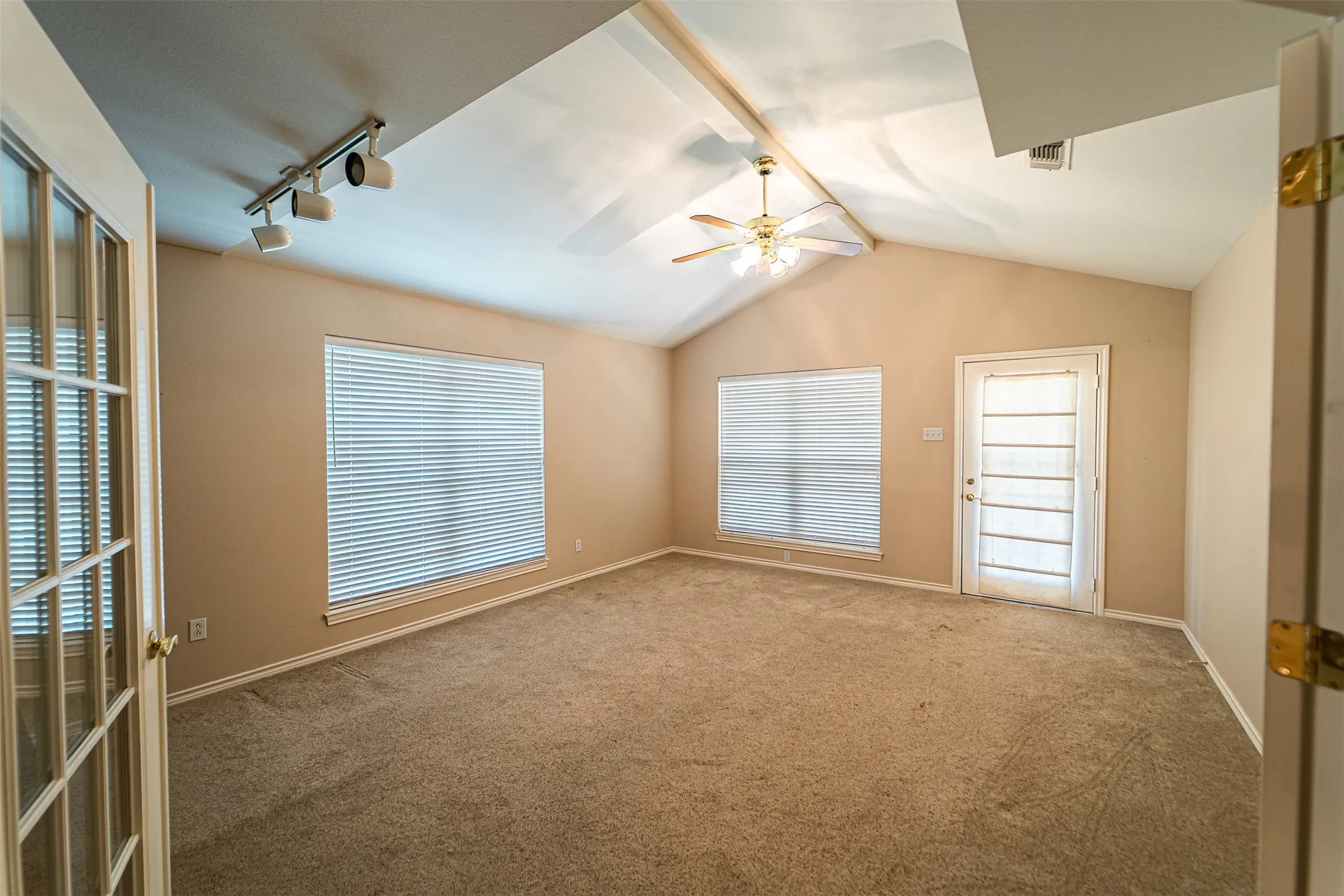 Single Family Residence For Sale in Taylor County , 102 Five Oaks Road, Abilene, Texas 79606, 3 Bedroom, 2 Bathroom, 2 Garage spaces, 2,576 Sqft, built in 1994, mls#21314305, Real Estate Agent in Abilene, Homes For Sale in Taylor county, Homes For Sale in Abilene, Realtor in Abilene Texas, Real Estate Brokerage Independent Realty Texas, Luminita Cordes Realtor