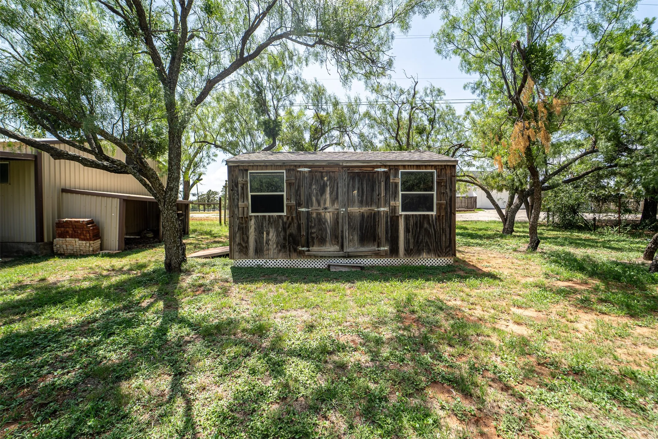Single Family Residence For Sale in Taylor County , 102 Five Oaks Road, Abilene, Texas 79606, 3 Bedroom, 2 Bathroom, 2 Garage spaces, 2,576 Sqft, built in 1994, mls#21314305, Real Estate Agent in Abilene, Homes For Sale in Taylor county, Homes For Sale in Abilene, Realtor in Abilene Texas, Real Estate Brokerage Independent Realty Texas, Luminita Cordes Realtor