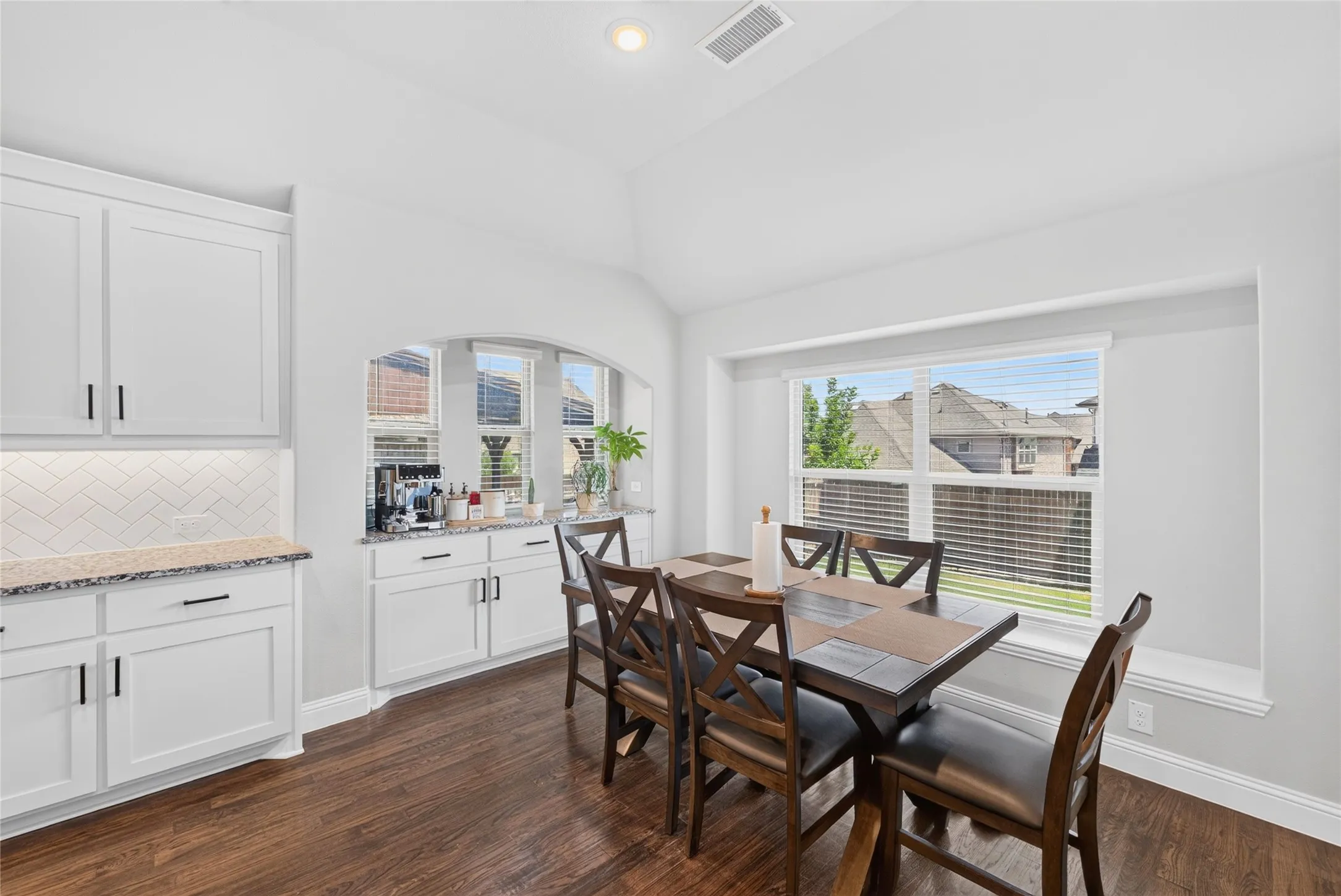 Single Family Residence For Sale in Collin County , 1301 Park Vista Drive, Anna, Texas 75409, 4 Bedrooms, 2 Bathrooms, 2 Garage spaces, 2,329 Sqft, built in 2021, Price $449,000, mls#21342898, Real Estate Agent in Anna, Homes For Sale in Collin county, Homes For Sale in Anna, Realtor in Anna Texas, Real Estate Brokerage Independent Realty Texas, Luminita Cordes Realtor
