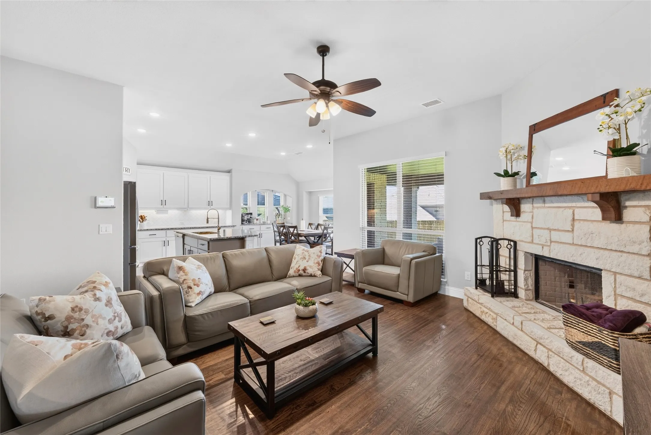 Single Family Residence For Sale in Collin County , 1301 Park Vista Drive, Anna, Texas 75409, 4 Bedrooms, 2 Bathrooms, 2 Garage spaces, 2,329 Sqft, built in 2021, Price $449,000, mls#21342898, Real Estate Agent in Anna, Homes For Sale in Collin county, Homes For Sale in Anna, Realtor in Anna Texas, Real Estate Brokerage Independent Realty Texas, Luminita Cordes Realtor