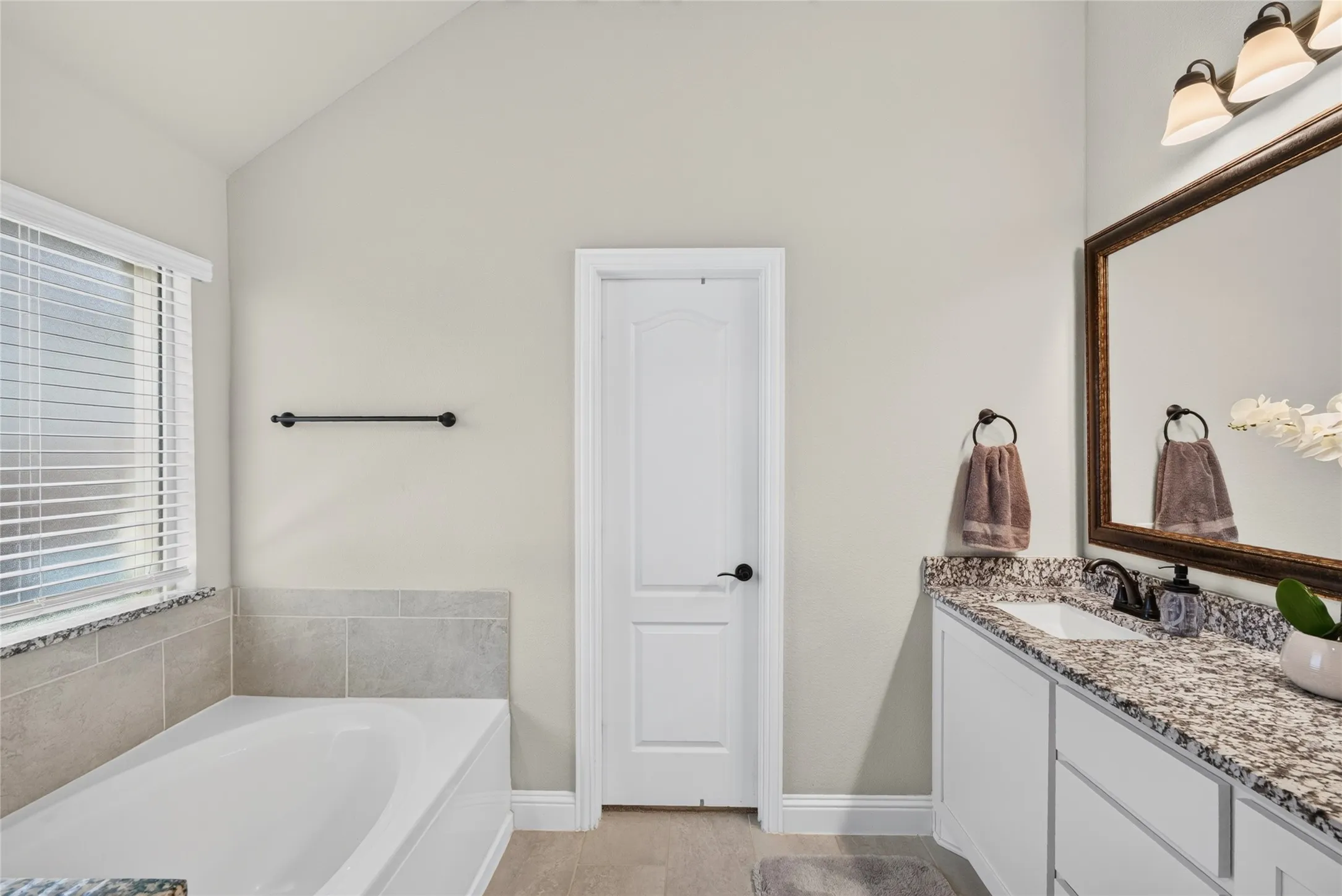 Single Family Residence For Sale in Collin County , 1301 Park Vista Drive, Anna, Texas 75409, 4 Bedrooms, 2 Bathrooms, 2 Garage spaces, 2,329 Sqft, built in 2021, Price $449,000, mls#21342898, Real Estate Agent in Anna, Homes For Sale in Collin county, Homes For Sale in Anna, Realtor in Anna Texas, Real Estate Brokerage Independent Realty Texas, Luminita Cordes Realtor