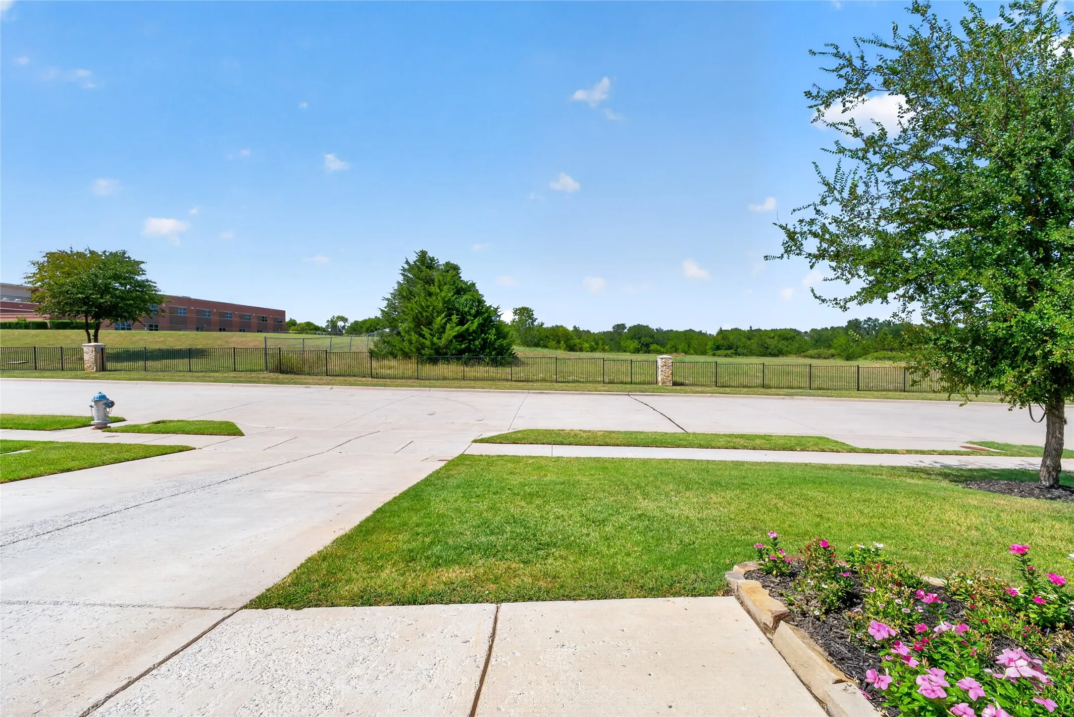 Single Family Residence For Sale in Collin County , 1301 Park Vista Drive, Anna, Texas 75409, 4 Bedrooms, 2 Bathrooms, 2 Garage spaces, 2,329 Sqft, built in 2021, Price $449,000, mls#21342898, Real Estate Agent in Anna, Homes For Sale in Collin county, Homes For Sale in Anna, Realtor in Anna Texas, Real Estate Brokerage Independent Realty Texas, Luminita Cordes Realtor