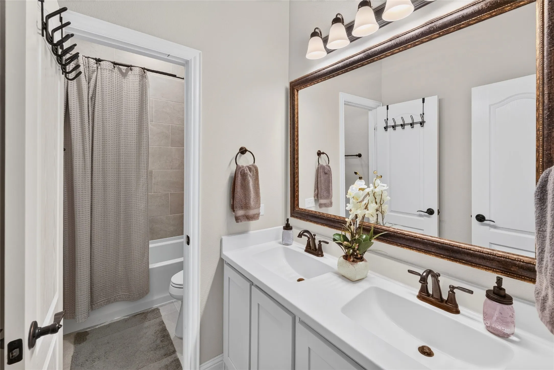 Single Family Residence For Sale in Collin County , 1301 Park Vista Drive, Anna, Texas 75409, 4 Bedrooms, 2 Bathrooms, 2 Garage spaces, 2,329 Sqft, built in 2021, Price $449,000, mls#21342898, Real Estate Agent in Anna, Homes For Sale in Collin county, Homes For Sale in Anna, Realtor in Anna Texas, Real Estate Brokerage Independent Realty Texas, Luminita Cordes Realtor