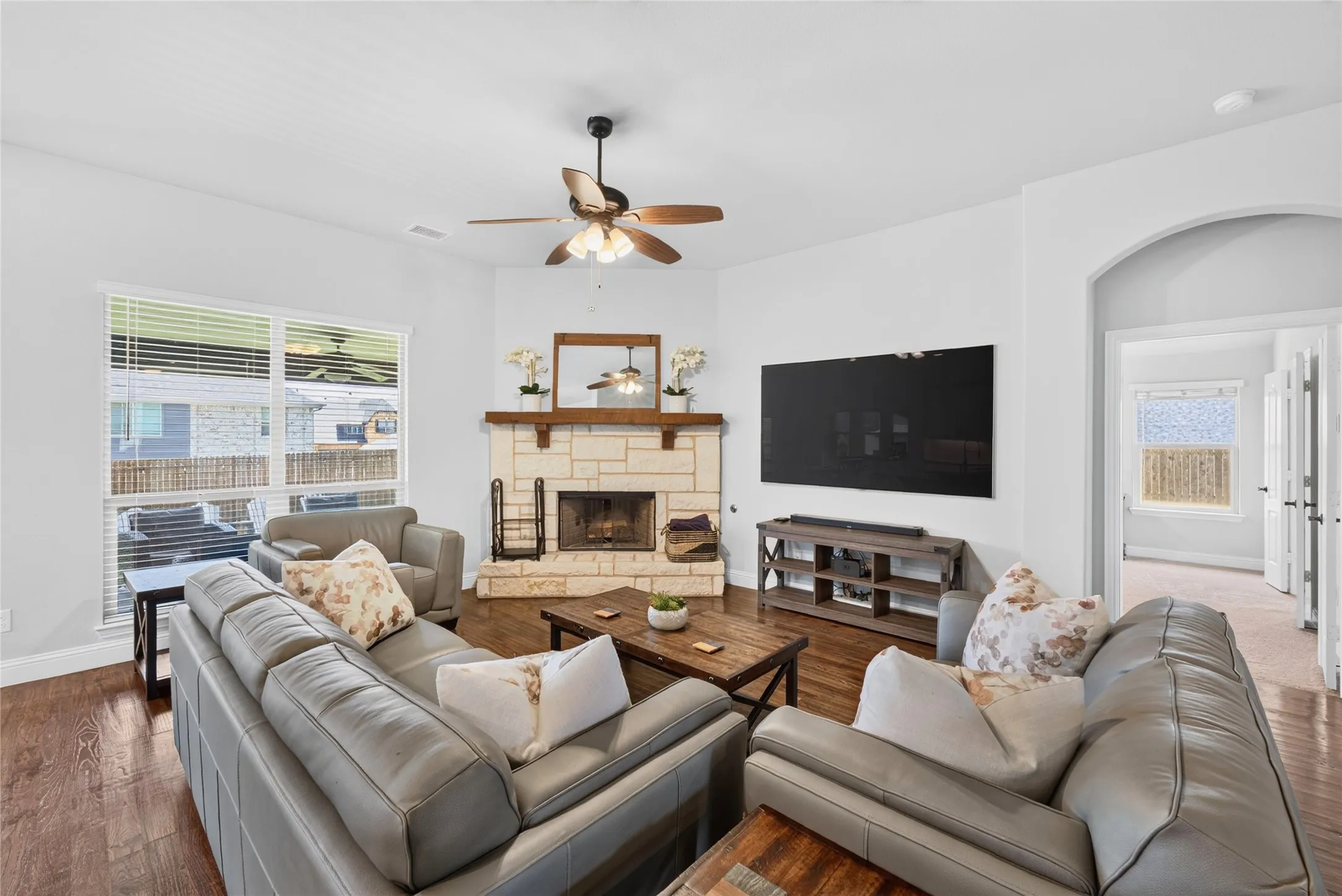 Single Family Residence For Sale in Collin County , 1301 Park Vista Drive, Anna, Texas 75409, 4 Bedrooms, 2 Bathrooms, 2 Garage spaces, 2,329 Sqft, built in 2021, Price $449,000, mls#21342898, Real Estate Agent in Anna, Homes For Sale in Collin county, Homes For Sale in Anna, Realtor in Anna Texas, Real Estate Brokerage Independent Realty Texas, Luminita Cordes Realtor