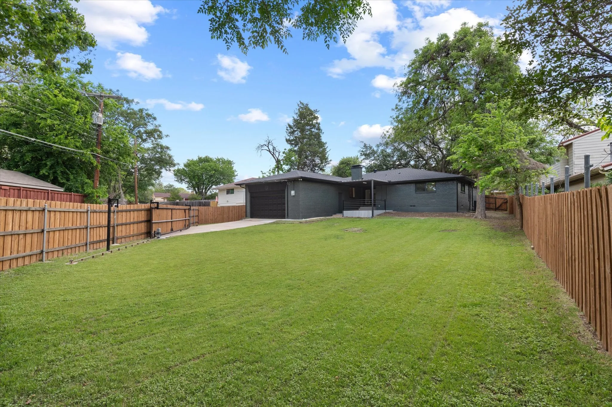 Single Family Residence For Sale in Dallas County , 4837 Ashbrook Road, Dallas, Texas 75227, 4 Bedroom, 3 Bathroom, 2 Garage spaces, 2,328 Sqft, built in 1970, mls#21343523, Real Estate Agent in Dallas, Homes For Sale in Dallas county, Homes For Sale in Dallas, Realtor in Dallas Texas, Real Estate Brokerage Independent Realty Texas, Luminita Cordes Realtor