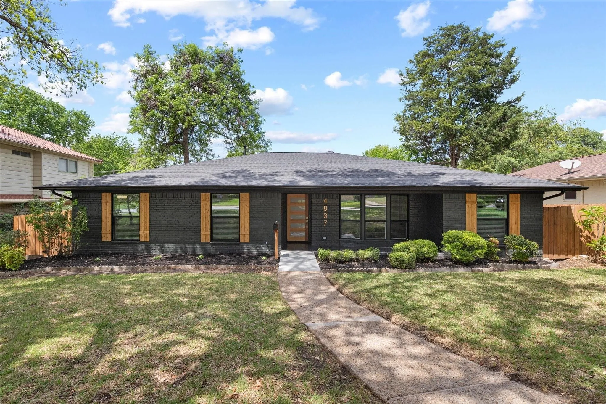 Single Family Residence For Sale in Dallas County , 4837 Ashbrook Road, Dallas, Texas 75227, 4 Bedroom, 3 Bathroom, 2 Garage spaces, 2,328 Sqft, built in 1970, mls#21343523, Real Estate Agent in Dallas, Homes For Sale in Dallas county, Homes For Sale in Dallas, Realtor in Dallas Texas, Real Estate Brokerage Independent Realty Texas, Luminita Cordes Realtor