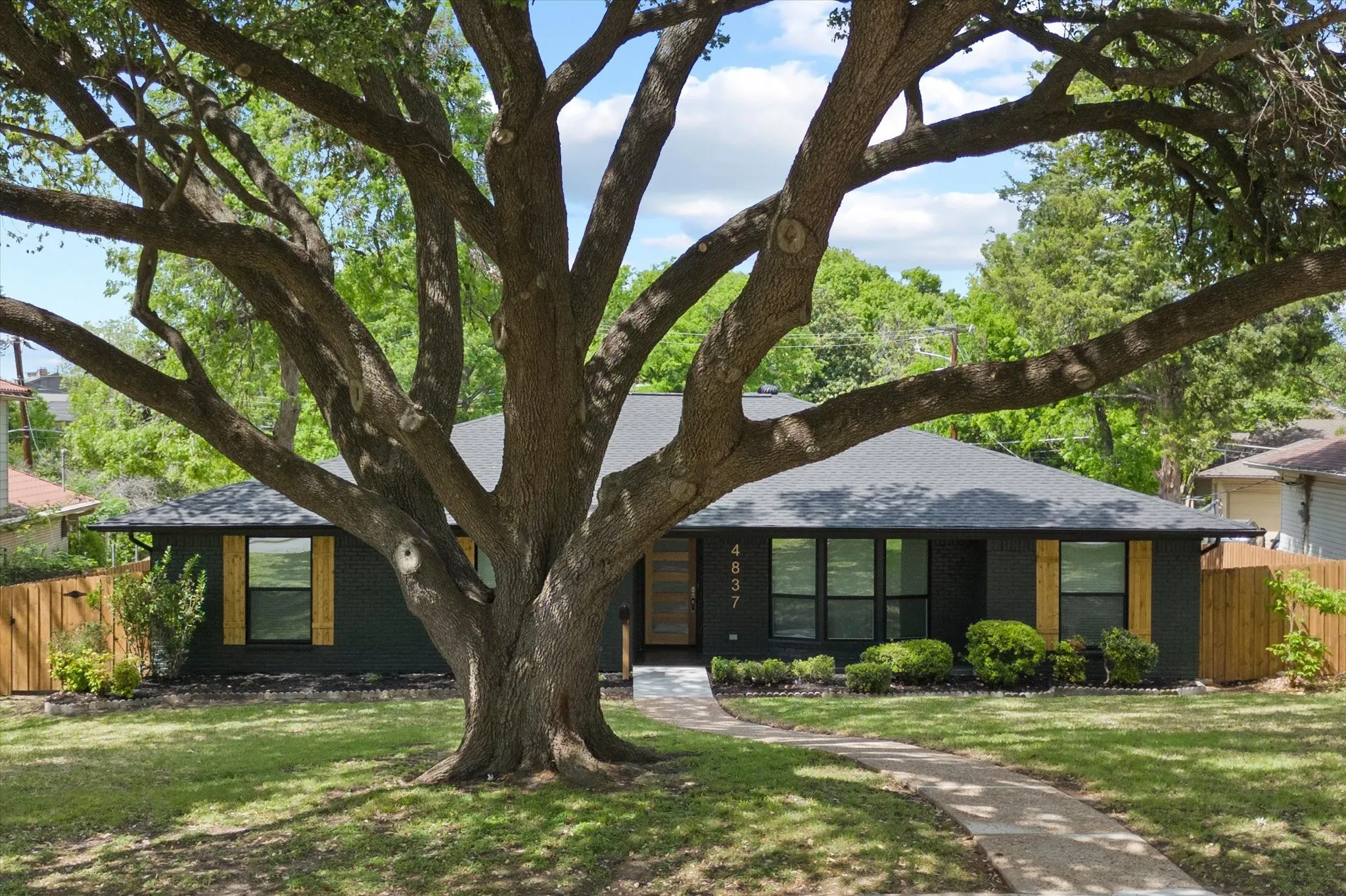 Single Family Residence For Sale in Dallas County , 4837 Ashbrook Road, Dallas, Texas 75227, 4 Bedroom, 3 Bathroom, 2 Garage spaces, 2,328 Sqft, built in 1970, mls#21343523, Real Estate Agent in Dallas, Homes For Sale in Dallas county, Homes For Sale in Dallas, Realtor in Dallas Texas, Real Estate Brokerage Independent Realty Texas, Luminita Cordes Realtor