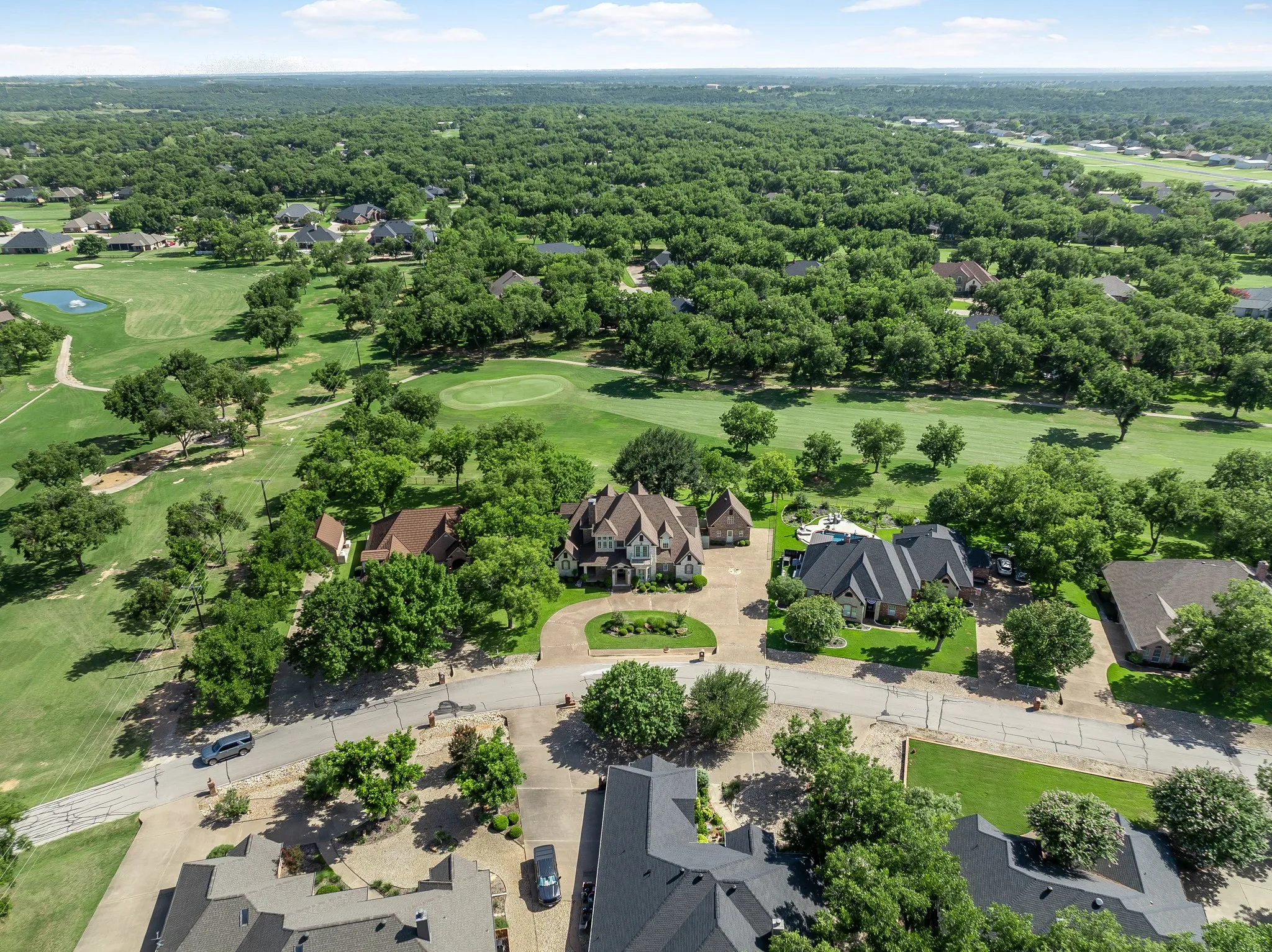Single Family Residence For Sale in Hood County , 5809 Nutcracker Drive, Granbury, Texas 76049, 4 Bedroom, 4 Bathroom, 3 Garage spaces, 3,916 Sqft, built in 2001, mls#21335903, Real Estate Agent in Granbury, Homes For Sale in Hood county, Homes For Sale in Granbury, Realtor in Granbury Texas, Real Estate Brokerage Independent Realty Texas, Luminita Cordes Realtor