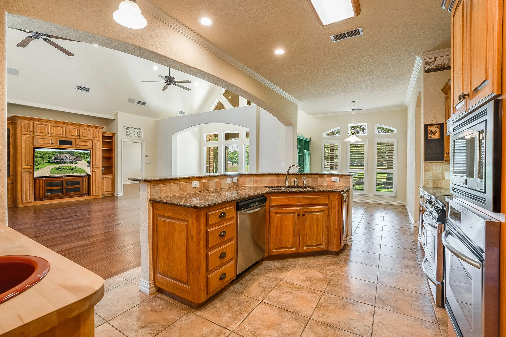 Single Family Residence For Sale in Hood County , 5809 Nutcracker Drive, Granbury, Texas 76049, 4 Bedroom, 4 Bathroom, 3 Garage spaces, 3,916 Sqft, built in 2001, mls#21335903, Real Estate Agent in Granbury, Homes For Sale in Hood county, Homes For Sale in Granbury, Realtor in Granbury Texas, Real Estate Brokerage Independent Realty Texas, Luminita Cordes Realtor