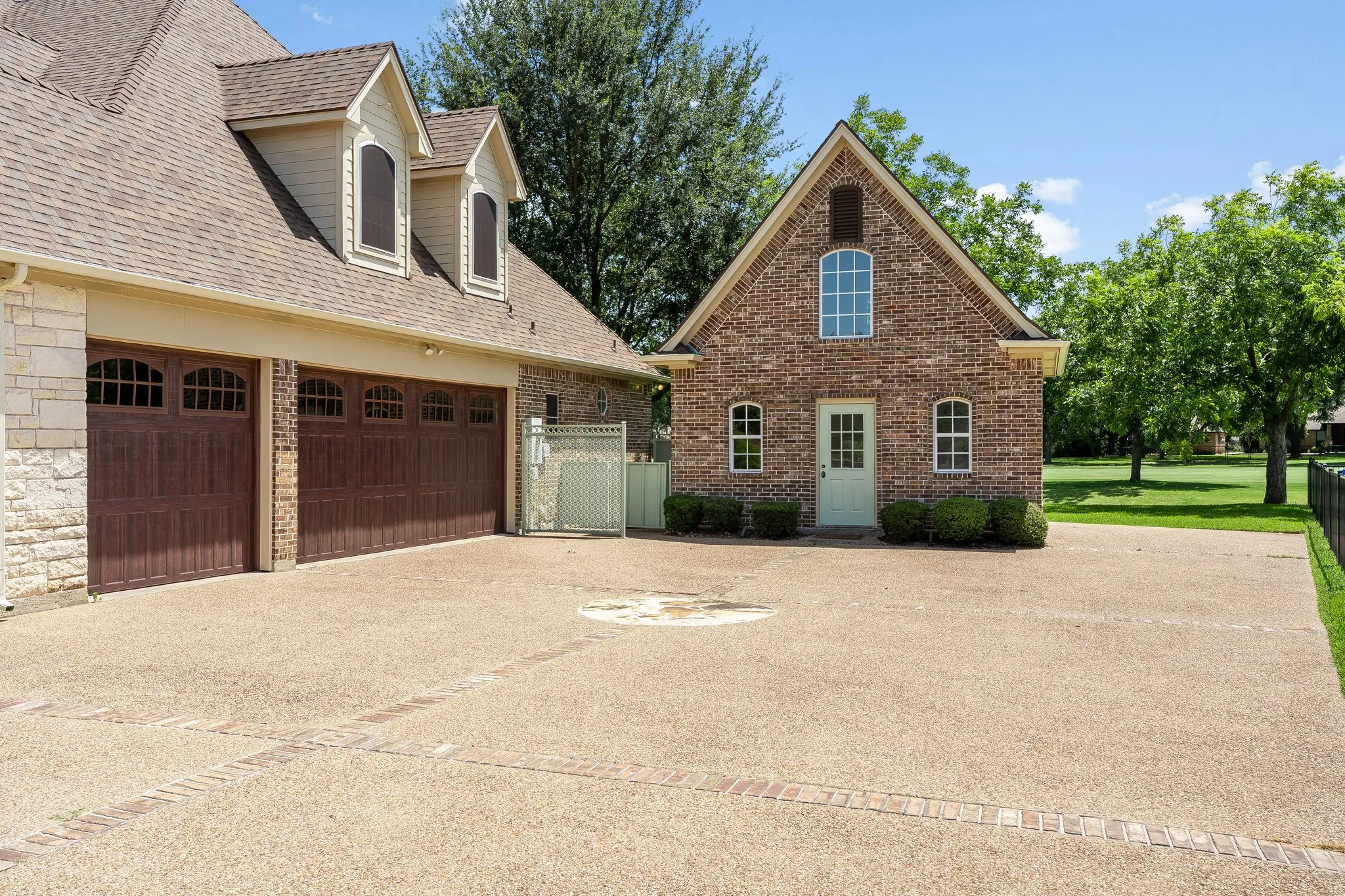Single Family Residence For Sale in Hood County , 5809 Nutcracker Drive, Granbury, Texas 76049, 4 Bedroom, 4 Bathroom, 3 Garage spaces, 3,916 Sqft, built in 2001, mls#21335903, Real Estate Agent in Granbury, Homes For Sale in Hood county, Homes For Sale in Granbury, Realtor in Granbury Texas, Real Estate Brokerage Independent Realty Texas, Luminita Cordes Realtor