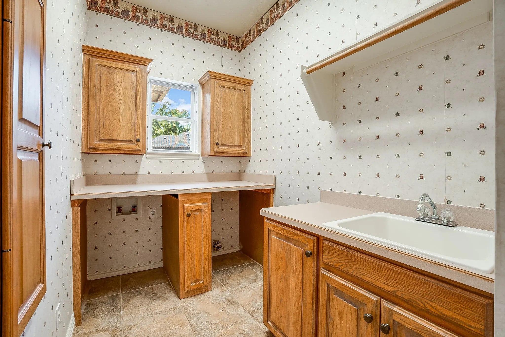 Single Family Residence For Sale in Hood County , 5809 Nutcracker Drive, Granbury, Texas 76049, 4 Bedroom, 4 Bathroom, 3 Garage spaces, 3,916 Sqft, built in 2001, mls#21335903, Real Estate Agent in Granbury, Homes For Sale in Hood county, Homes For Sale in Granbury, Realtor in Granbury Texas, Real Estate Brokerage Independent Realty Texas, Luminita Cordes Realtor