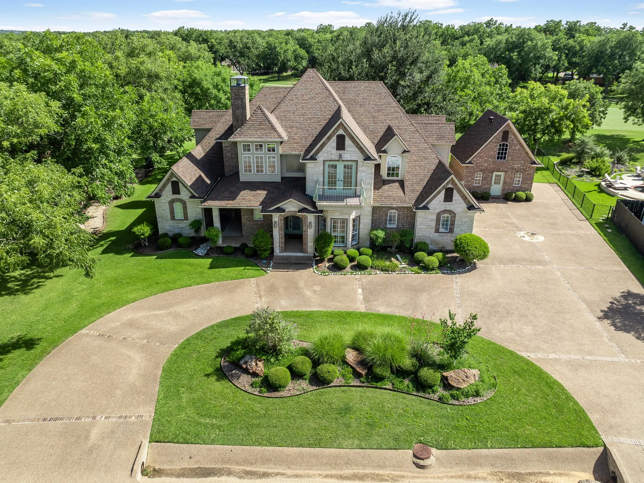 Single Family Residence For Sale in Hood County , 5809 Nutcracker Drive, Granbury, Texas 76049, 4 Bedroom, 4 Bathroom, 3 Garage spaces, 3,916 Sqft, built in 2001, mls#21335903, Real Estate Agent in Granbury, Homes For Sale in Hood county, Homes For Sale in Granbury, Realtor in Granbury Texas, Real Estate Brokerage Independent Realty Texas, Luminita Cordes Realtor