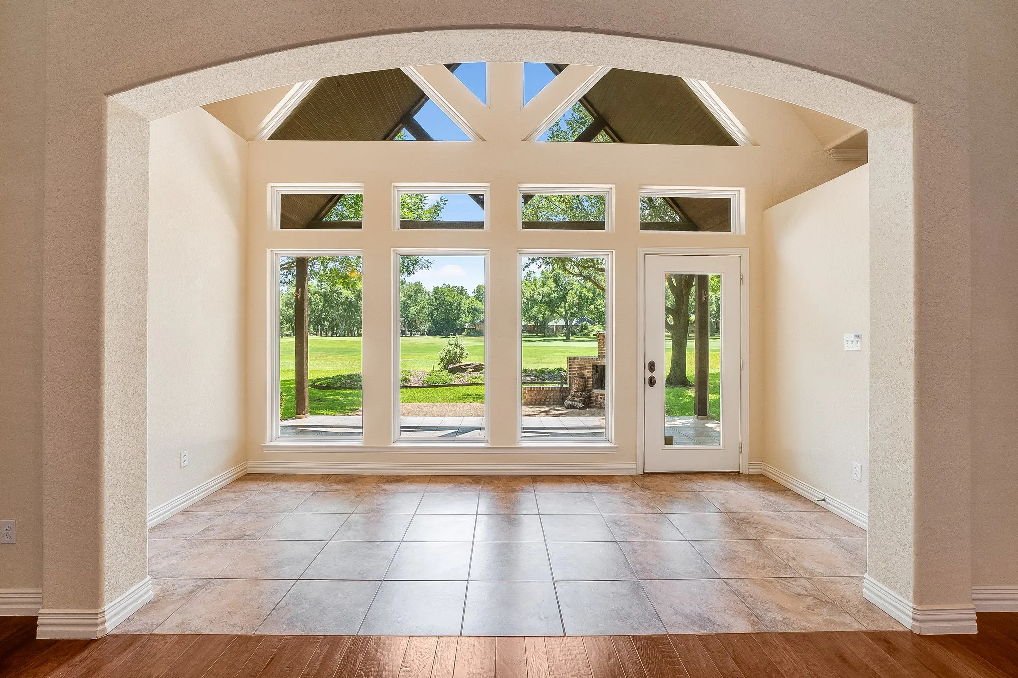 Single Family Residence For Sale in Hood County , 5809 Nutcracker Drive, Granbury, Texas 76049, 4 Bedroom, 4 Bathroom, 3 Garage spaces, 3,916 Sqft, built in 2001, mls#21335903, Real Estate Agent in Granbury, Homes For Sale in Hood county, Homes For Sale in Granbury, Realtor in Granbury Texas, Real Estate Brokerage Independent Realty Texas, Luminita Cordes Realtor