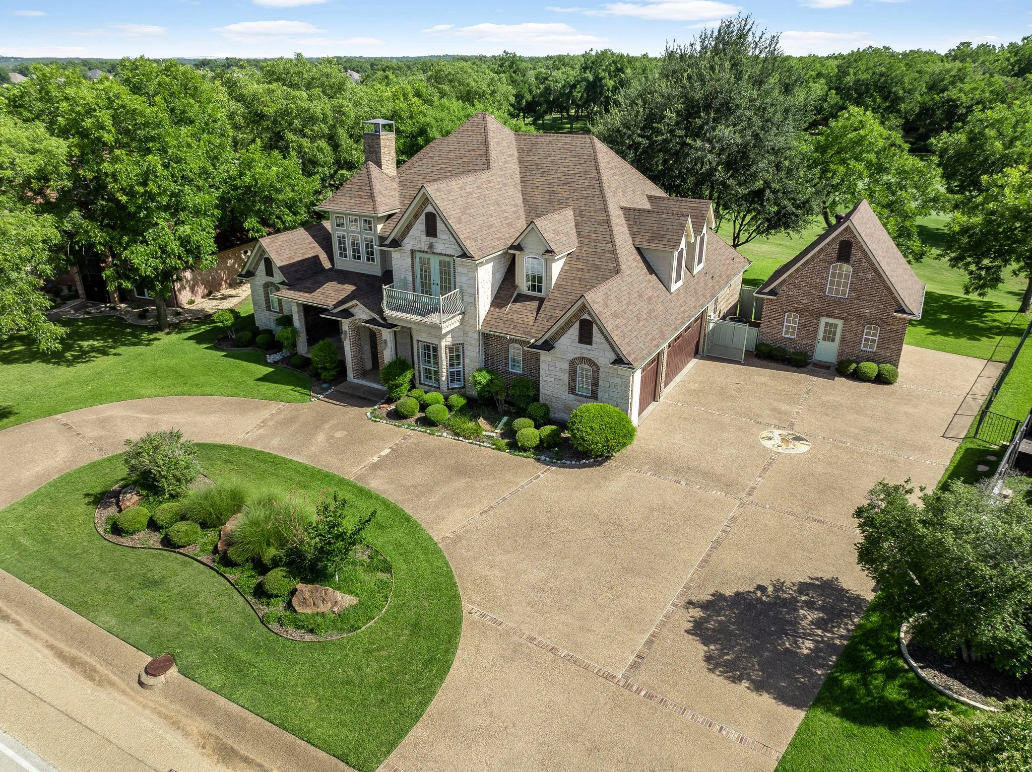 Single Family Residence For Sale in Hood County , 5809 Nutcracker Drive, Granbury, Texas 76049, 4 Bedroom, 4 Bathroom, 3 Garage spaces, 3,916 Sqft, built in 2001, mls#21335903, Real Estate Agent in Granbury, Homes For Sale in Hood county, Homes For Sale in Granbury, Realtor in Granbury Texas, Real Estate Brokerage Independent Realty Texas, Luminita Cordes Realtor