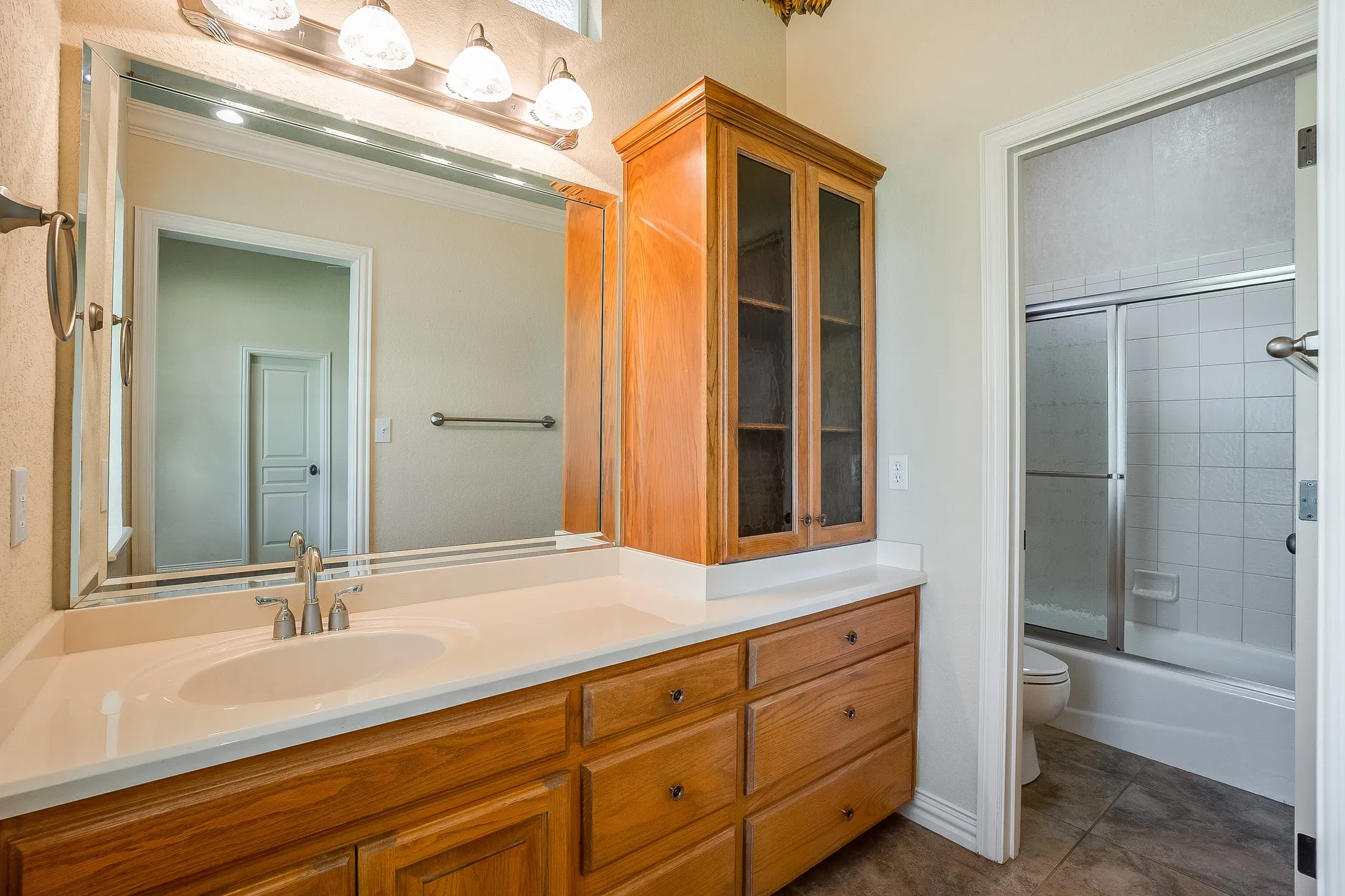Single Family Residence For Sale in Hood County , 5809 Nutcracker Drive, Granbury, Texas 76049, 4 Bedroom, 4 Bathroom, 3 Garage spaces, 3,916 Sqft, built in 2001, mls#21335903, Real Estate Agent in Granbury, Homes For Sale in Hood county, Homes For Sale in Granbury, Realtor in Granbury Texas, Real Estate Brokerage Independent Realty Texas, Luminita Cordes Realtor