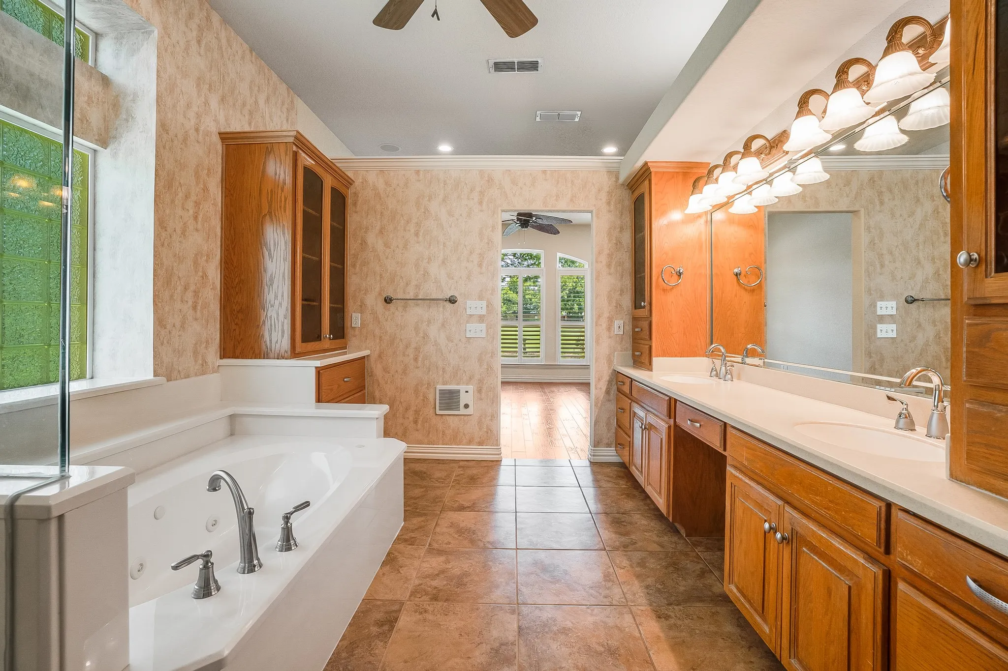 Single Family Residence For Sale in Hood County , 5809 Nutcracker Drive, Granbury, Texas 76049, 4 Bedroom, 4 Bathroom, 3 Garage spaces, 3,916 Sqft, built in 2001, mls#21335903, Real Estate Agent in Granbury, Homes For Sale in Hood county, Homes For Sale in Granbury, Realtor in Granbury Texas, Real Estate Brokerage Independent Realty Texas, Luminita Cordes Realtor