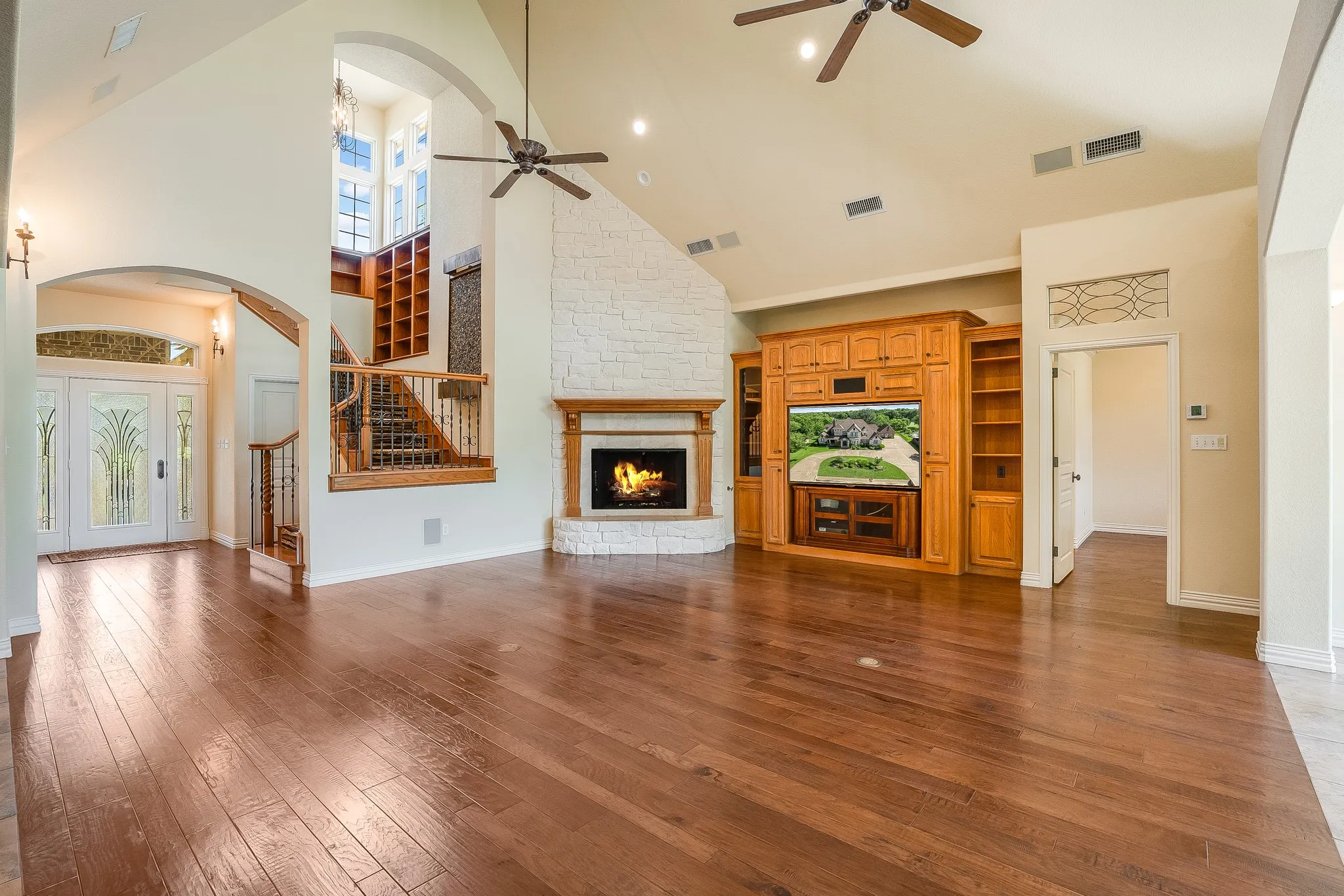 Single Family Residence For Sale in Hood County , 5809 Nutcracker Drive, Granbury, Texas 76049, 4 Bedroom, 4 Bathroom, 3 Garage spaces, 3,916 Sqft, built in 2001, mls#21335903, Real Estate Agent in Granbury, Homes For Sale in Hood county, Homes For Sale in Granbury, Realtor in Granbury Texas, Real Estate Brokerage Independent Realty Texas, Luminita Cordes Realtor