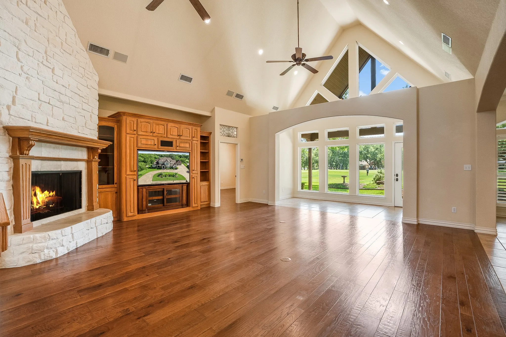 Single Family Residence For Sale in Hood County , 5809 Nutcracker Drive, Granbury, Texas 76049, 4 Bedroom, 4 Bathroom, 3 Garage spaces, 3,916 Sqft, built in 2001, mls#21335903, Real Estate Agent in Granbury, Homes For Sale in Hood county, Homes For Sale in Granbury, Realtor in Granbury Texas, Real Estate Brokerage Independent Realty Texas, Luminita Cordes Realtor