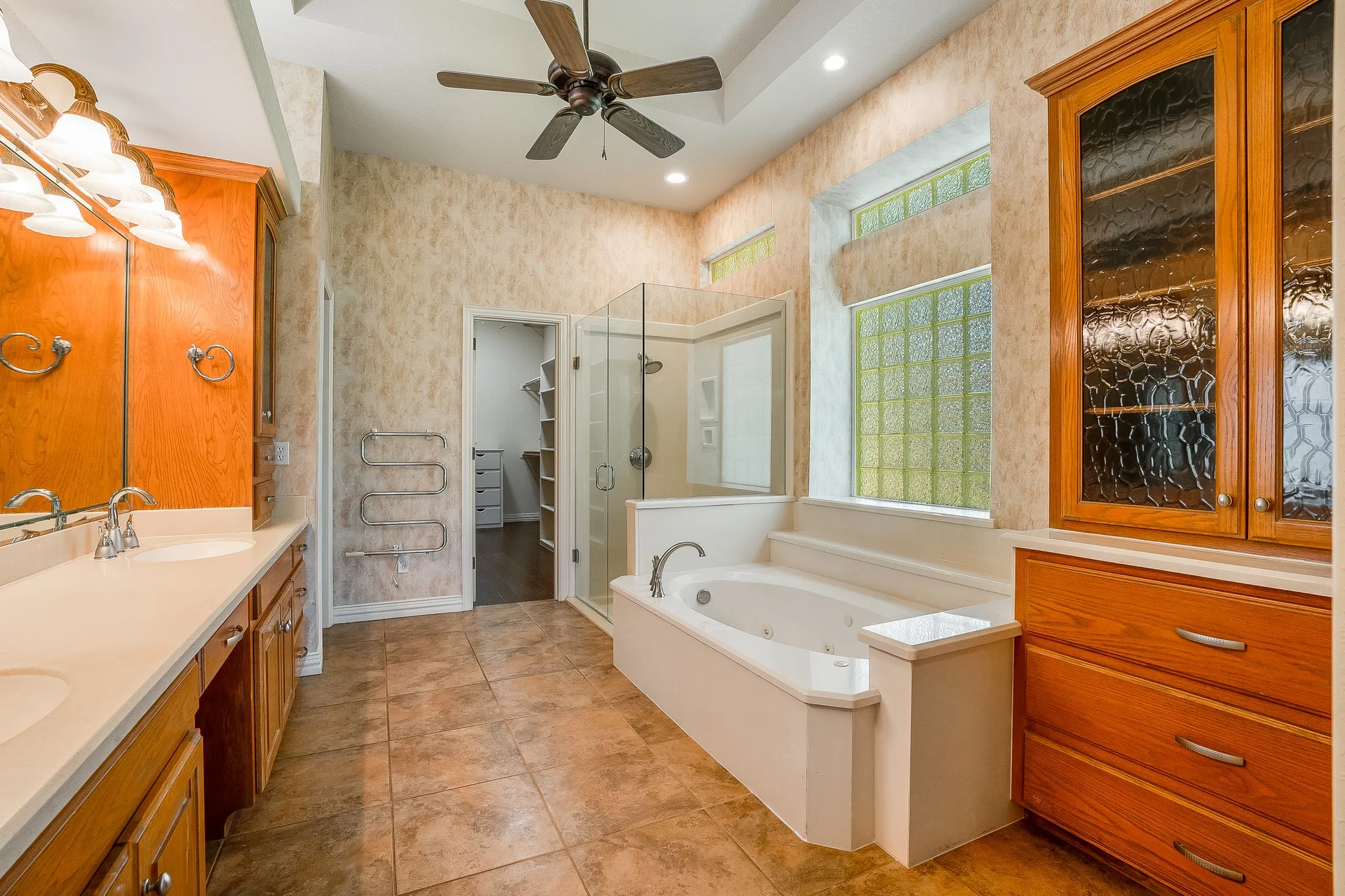 Single Family Residence For Sale in Hood County , 5809 Nutcracker Drive, Granbury, Texas 76049, 4 Bedroom, 4 Bathroom, 3 Garage spaces, 3,916 Sqft, built in 2001, mls#21335903, Real Estate Agent in Granbury, Homes For Sale in Hood county, Homes For Sale in Granbury, Realtor in Granbury Texas, Real Estate Brokerage Independent Realty Texas, Luminita Cordes Realtor