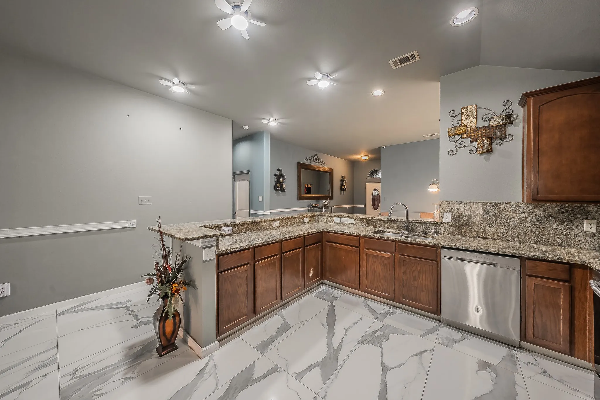 Single Family Residence For Sale in Tarrant County , 1240 Camden Yard Drive, Fort Worth, Texas 76028, 4 Bedroom, 2 Bathroom, 2 Garage spaces, 1,887 Sqft, built in 2011, mls#21337058, Real Estate Agent in Fort Worth, Homes For Sale in Tarrant county, Homes For Sale in Fort Worth, Realtor in Fort Worth Texas, Real Estate Brokerage Independent Realty Texas, Luminita Cordes Realtor
