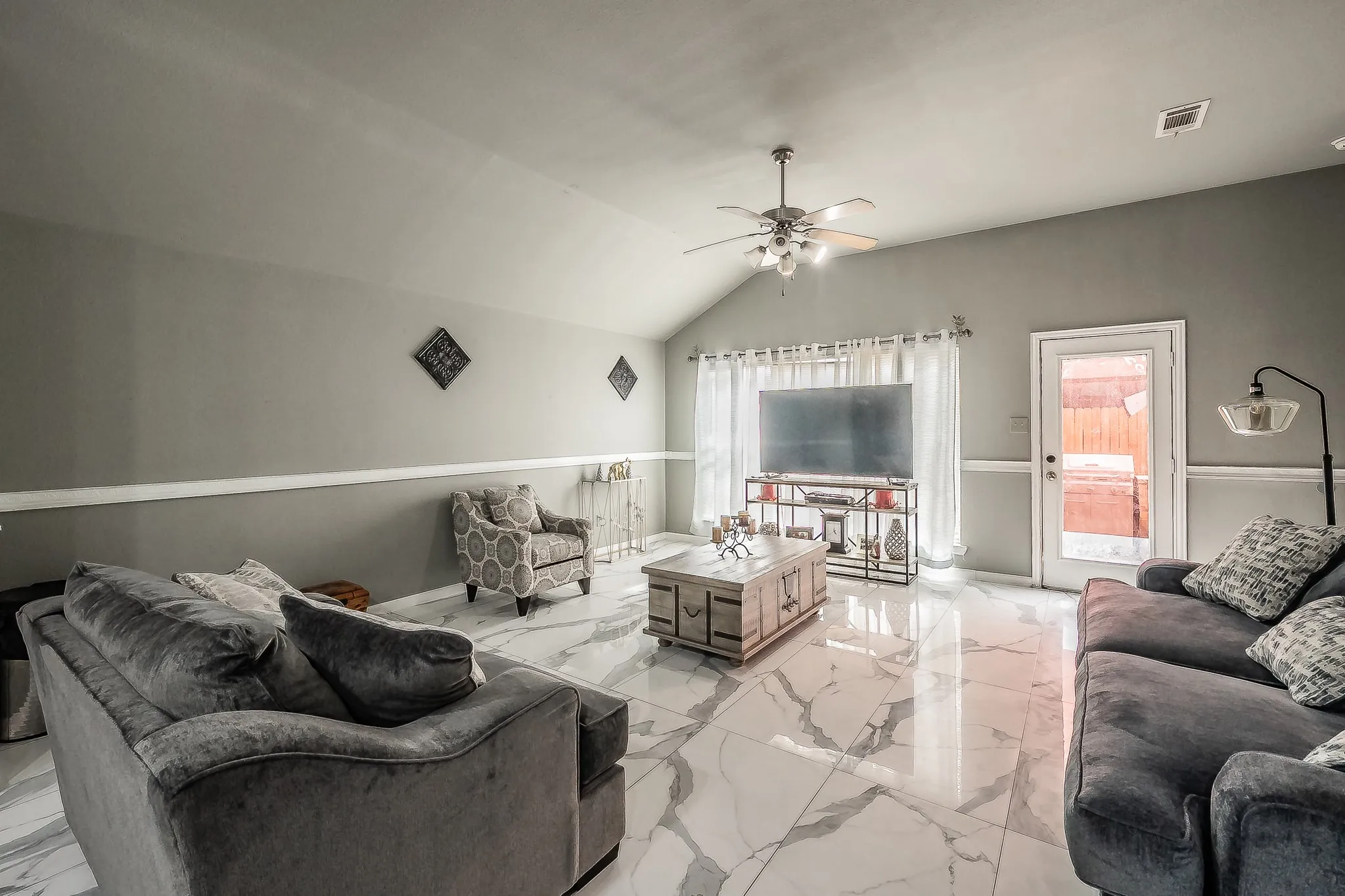 Single Family Residence For Sale in Tarrant County , 1240 Camden Yard Drive, Fort Worth, Texas 76028, 4 Bedroom, 2 Bathroom, 2 Garage spaces, 1,887 Sqft, built in 2011, mls#21337058, Real Estate Agent in Fort Worth, Homes For Sale in Tarrant county, Homes For Sale in Fort Worth, Realtor in Fort Worth Texas, Real Estate Brokerage Independent Realty Texas, Luminita Cordes Realtor