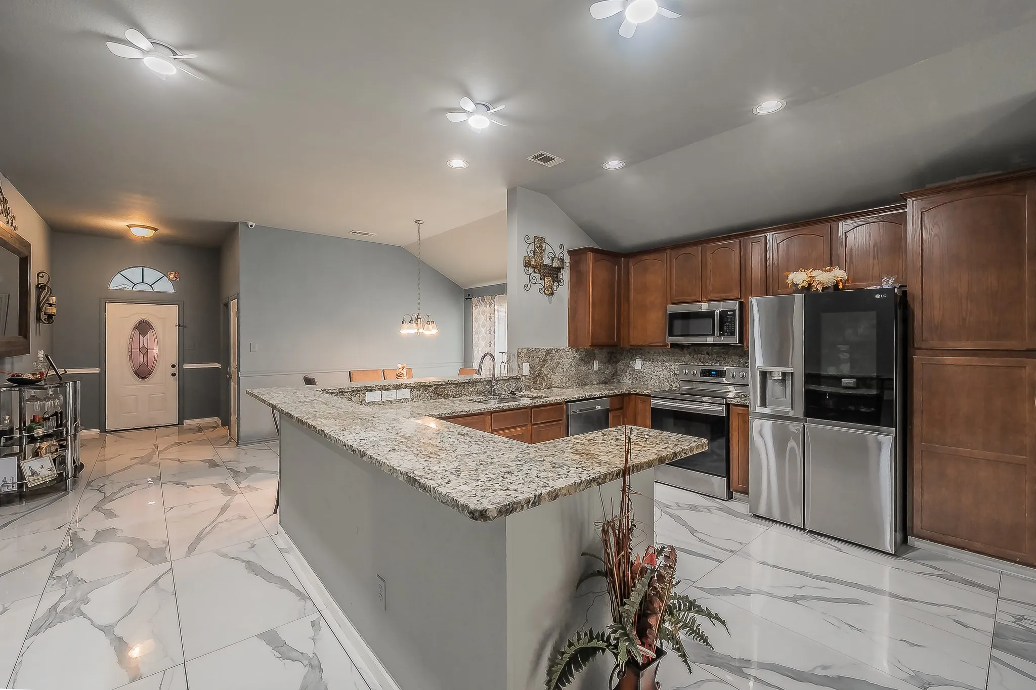 Single Family Residence For Sale in Tarrant County , 1240 Camden Yard Drive, Fort Worth, Texas 76028, 4 Bedroom, 2 Bathroom, 2 Garage spaces, 1,887 Sqft, built in 2011, mls#21337058, Real Estate Agent in Fort Worth, Homes For Sale in Tarrant county, Homes For Sale in Fort Worth, Realtor in Fort Worth Texas, Real Estate Brokerage Independent Realty Texas, Luminita Cordes Realtor