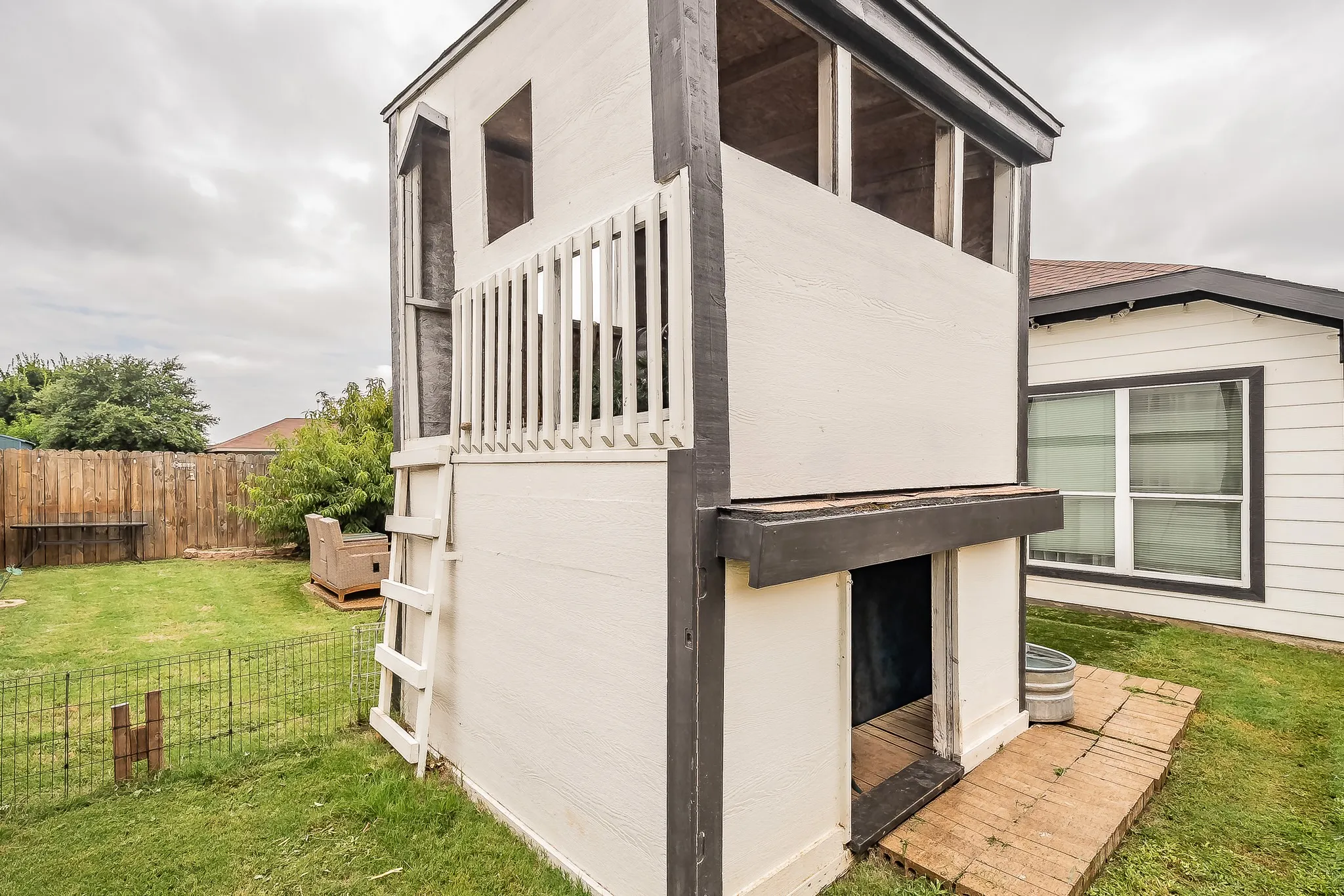 Single Family Residence For Sale in Tarrant County , 1240 Camden Yard Drive, Fort Worth, Texas 76028, 4 Bedroom, 2 Bathroom, 2 Garage spaces, 1,887 Sqft, built in 2011, mls#21337058, Real Estate Agent in Fort Worth, Homes For Sale in Tarrant county, Homes For Sale in Fort Worth, Realtor in Fort Worth Texas, Real Estate Brokerage Independent Realty Texas, Luminita Cordes Realtor