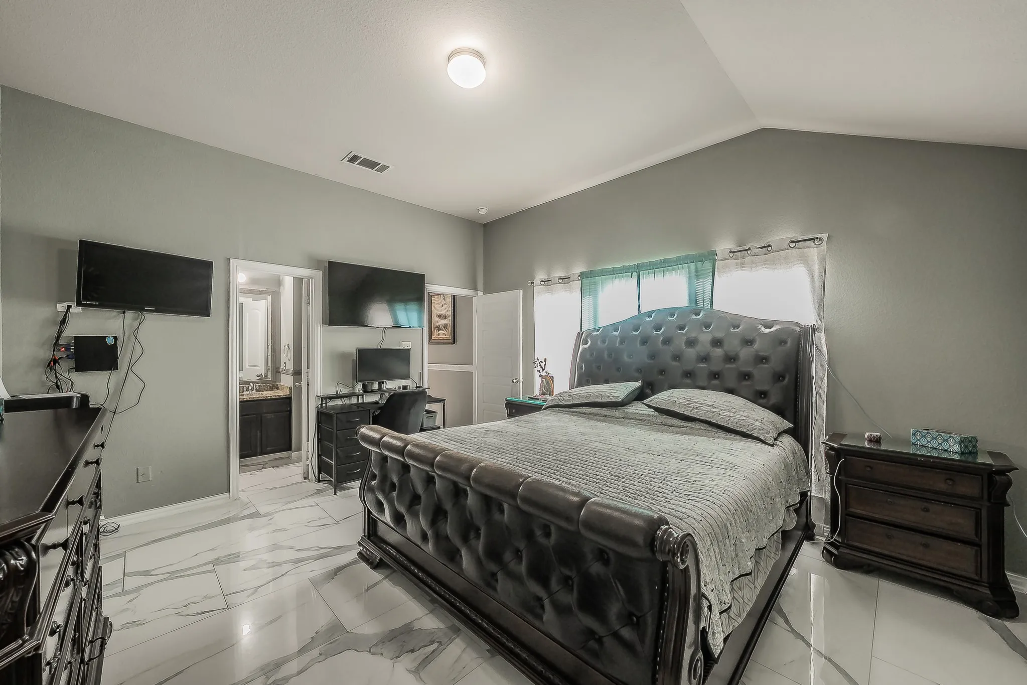 Single Family Residence For Sale in Tarrant County , 1240 Camden Yard Drive, Fort Worth, Texas 76028, 4 Bedroom, 2 Bathroom, 2 Garage spaces, 1,887 Sqft, built in 2011, mls#21337058, Real Estate Agent in Fort Worth, Homes For Sale in Tarrant county, Homes For Sale in Fort Worth, Realtor in Fort Worth Texas, Real Estate Brokerage Independent Realty Texas, Luminita Cordes Realtor