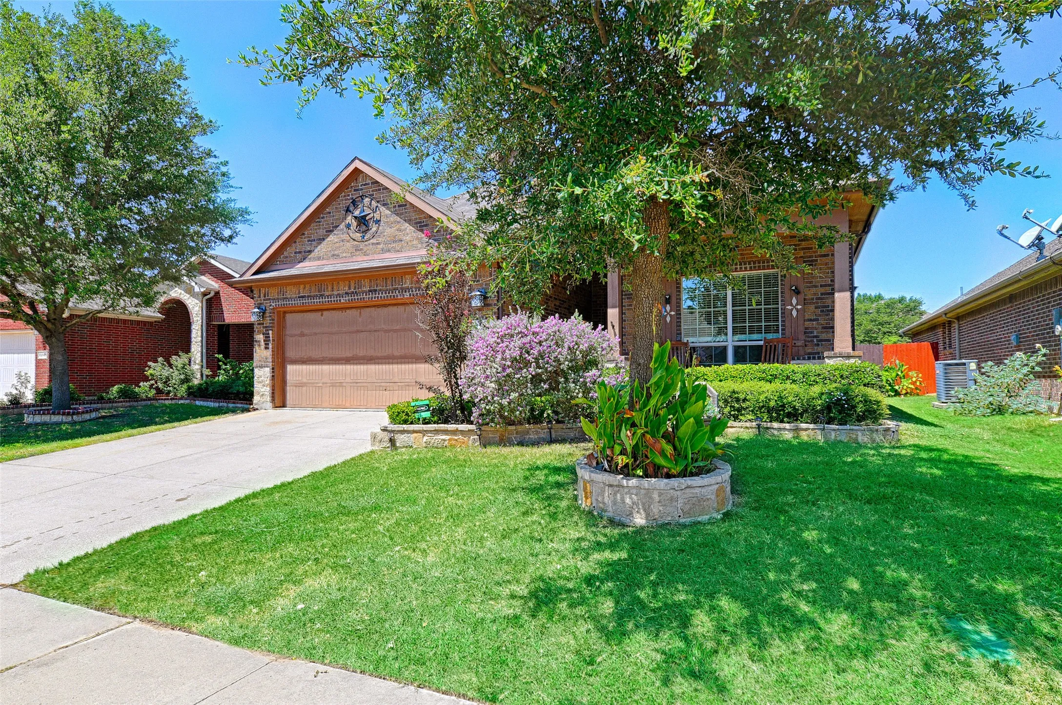 Single Family Residence For Sale in Tarrant County , 13149 Red Robin Drive, Fort Worth, Texas 76244, 3 Bedroom, 2 Bathroom, 2 Garage spaces, 1,589 Sqft, built in 2011, mls#21340023, Real Estate Agent in Fort Worth, Homes For Sale in Tarrant county, Homes For Sale in Fort Worth, Realtor in Fort Worth Texas, Real Estate Brokerage Independent Realty Texas, Luminita Cordes Realtor
