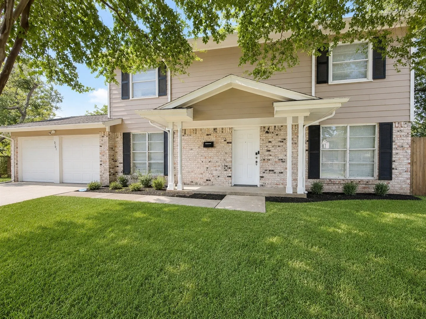 Single Family Residence For Sale in Dallas County , 3107 Emily Drive, Mesquite, Texas 75150, 3 Bedroom, 3 Bathroom, 2 Garage spaces, 1,848 Sqft, built in 1962, mls#21337690, Real Estate Agent in Mesquite, Homes For Sale in Dallas county, Homes For Sale in Mesquite, Realtor in Mesquite Texas, Real Estate Brokerage Independent Realty Texas, Luminita Cordes Realtor