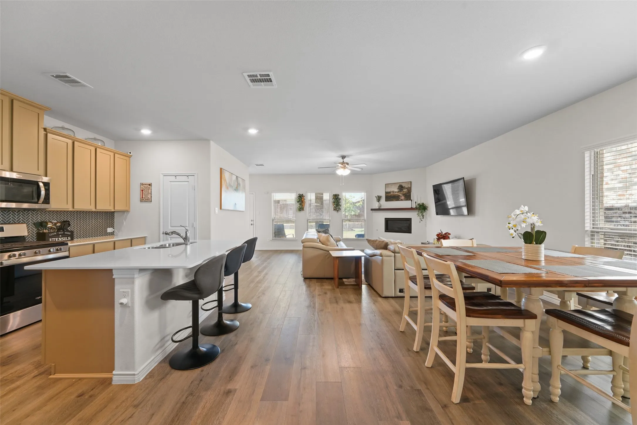 Single Family Residence For Sale in Denton County , 10608 Plumlee Lane, Aubrey, Texas 76227, 5 Bedroom, 4 Bathroom, 2 Garage spaces, 3,401 Sqft, built in 2023, mls#21343057, Real Estate Agent in Aubrey, Homes For Sale in Denton county, Homes For Sale in Aubrey, Realtor in Aubrey Texas, Real Estate Brokerage Independent Realty Texas, Luminita Cordes Realtor