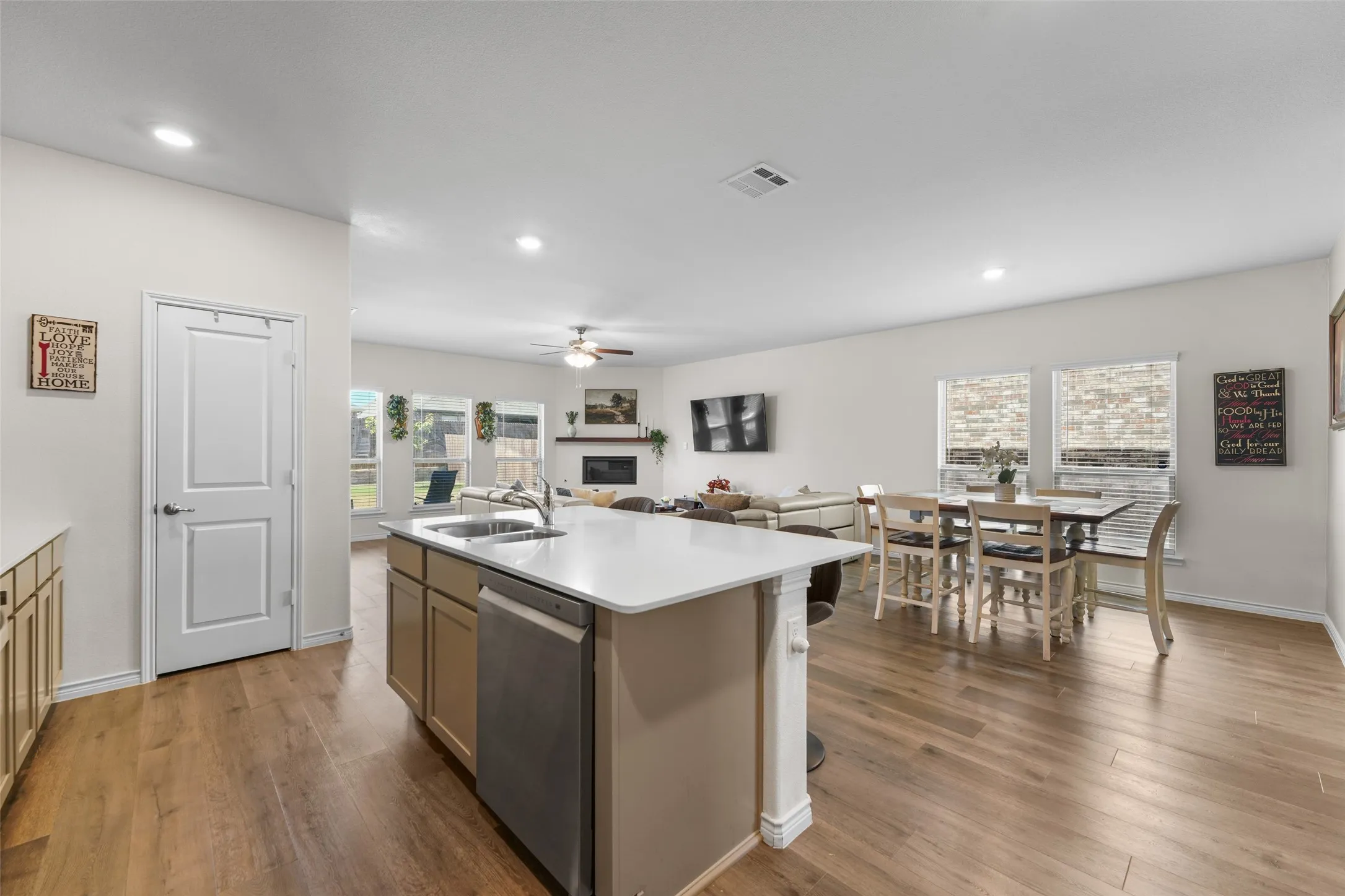 Single Family Residence For Sale in Denton County , 10608 Plumlee Lane, Aubrey, Texas 76227, 5 Bedroom, 4 Bathroom, 2 Garage spaces, 3,401 Sqft, built in 2023, mls#21343057, Real Estate Agent in Aubrey, Homes For Sale in Denton county, Homes For Sale in Aubrey, Realtor in Aubrey Texas, Real Estate Brokerage Independent Realty Texas, Luminita Cordes Realtor