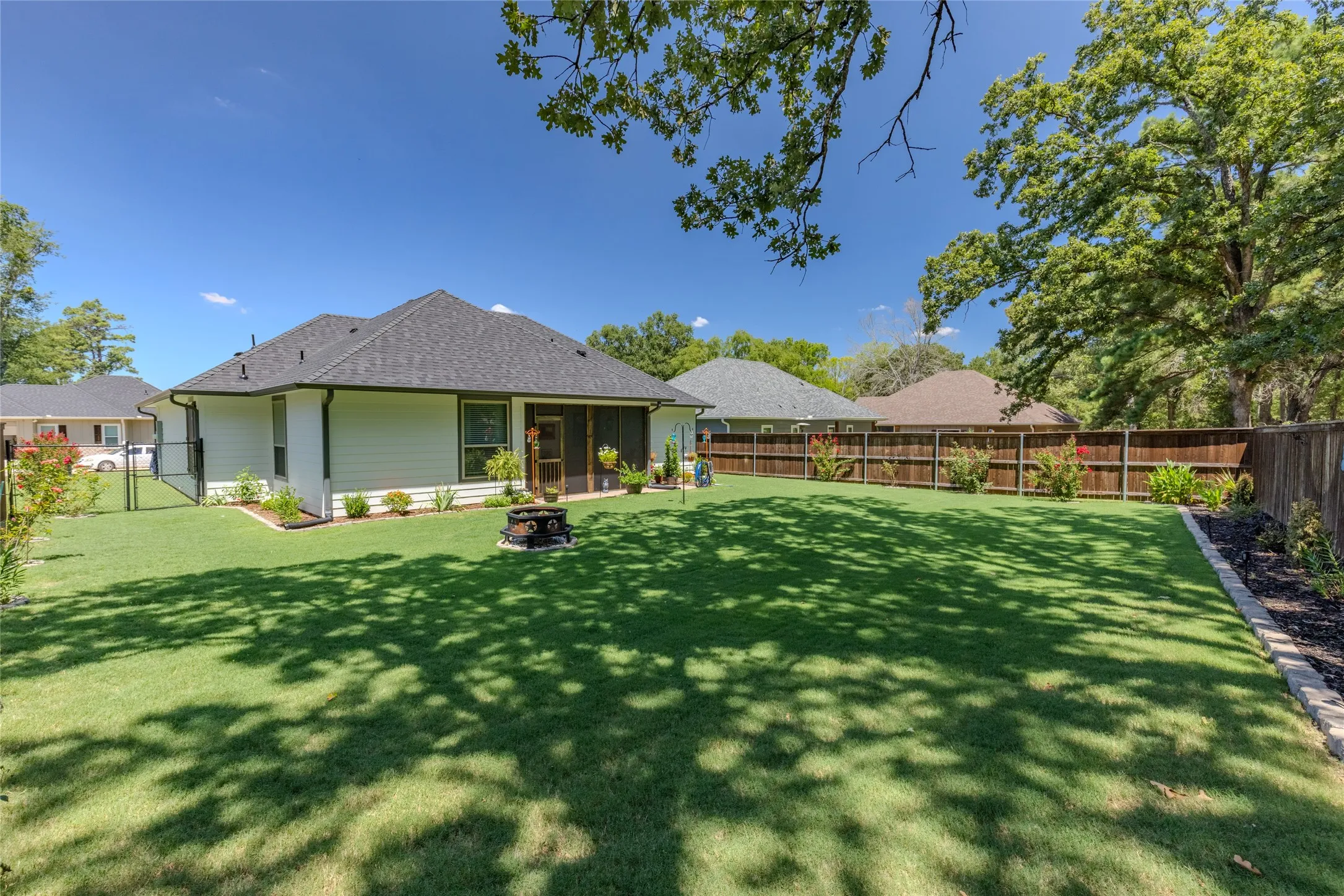 Single Family Residence For Sale in Rains County , 123 Oak Street, Emory, Texas 75440, 3 Bedroom, 2 Bathroom, 2 Garage spaces, 1,327 Sqft, built in 2023, Price $308,900, mls#21343069, Real Estate Agent in Emory, Homes For Sale in Rains county, Homes For Sale in Emory, Realtor in Emory Texas, Real Estate Brokerage Independent Realty Texas, Luminita Cordes Realtor