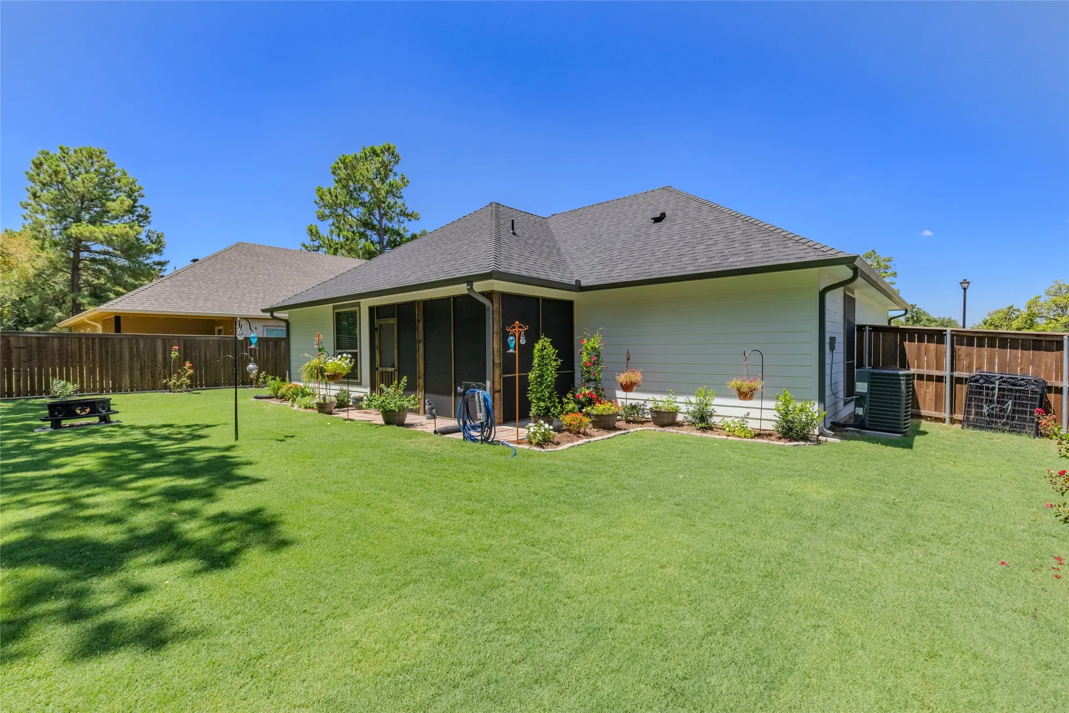 Single Family Residence For Sale in Rains County , 123 Oak Street, Emory, Texas 75440, 3 Bedroom, 2 Bathroom, 2 Garage spaces, 1,327 Sqft, built in 2023, Price $308,900, mls#21343069, Real Estate Agent in Emory, Homes For Sale in Rains county, Homes For Sale in Emory, Realtor in Emory Texas, Real Estate Brokerage Independent Realty Texas, Luminita Cordes Realtor