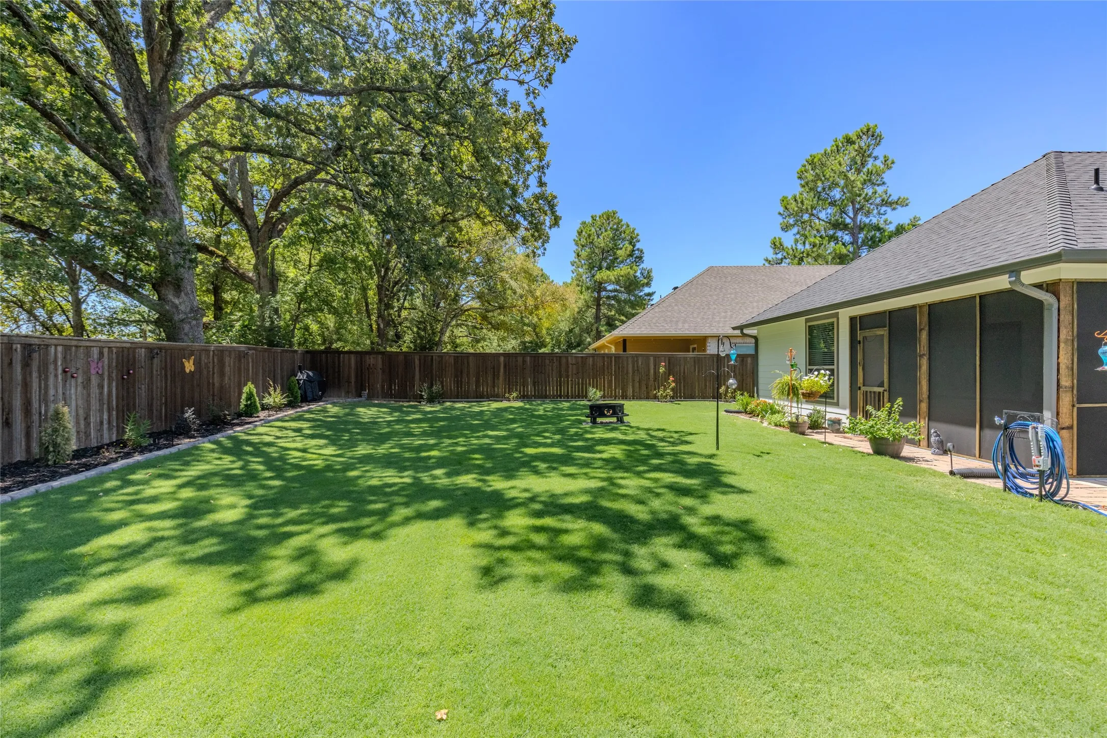 Single Family Residence For Sale in Rains County , 123 Oak Street, Emory, Texas 75440, 3 Bedroom, 2 Bathroom, 2 Garage spaces, 1,327 Sqft, built in 2023, Price $308,900, mls#21343069, Real Estate Agent in Emory, Homes For Sale in Rains county, Homes For Sale in Emory, Realtor in Emory Texas, Real Estate Brokerage Independent Realty Texas, Luminita Cordes Realtor