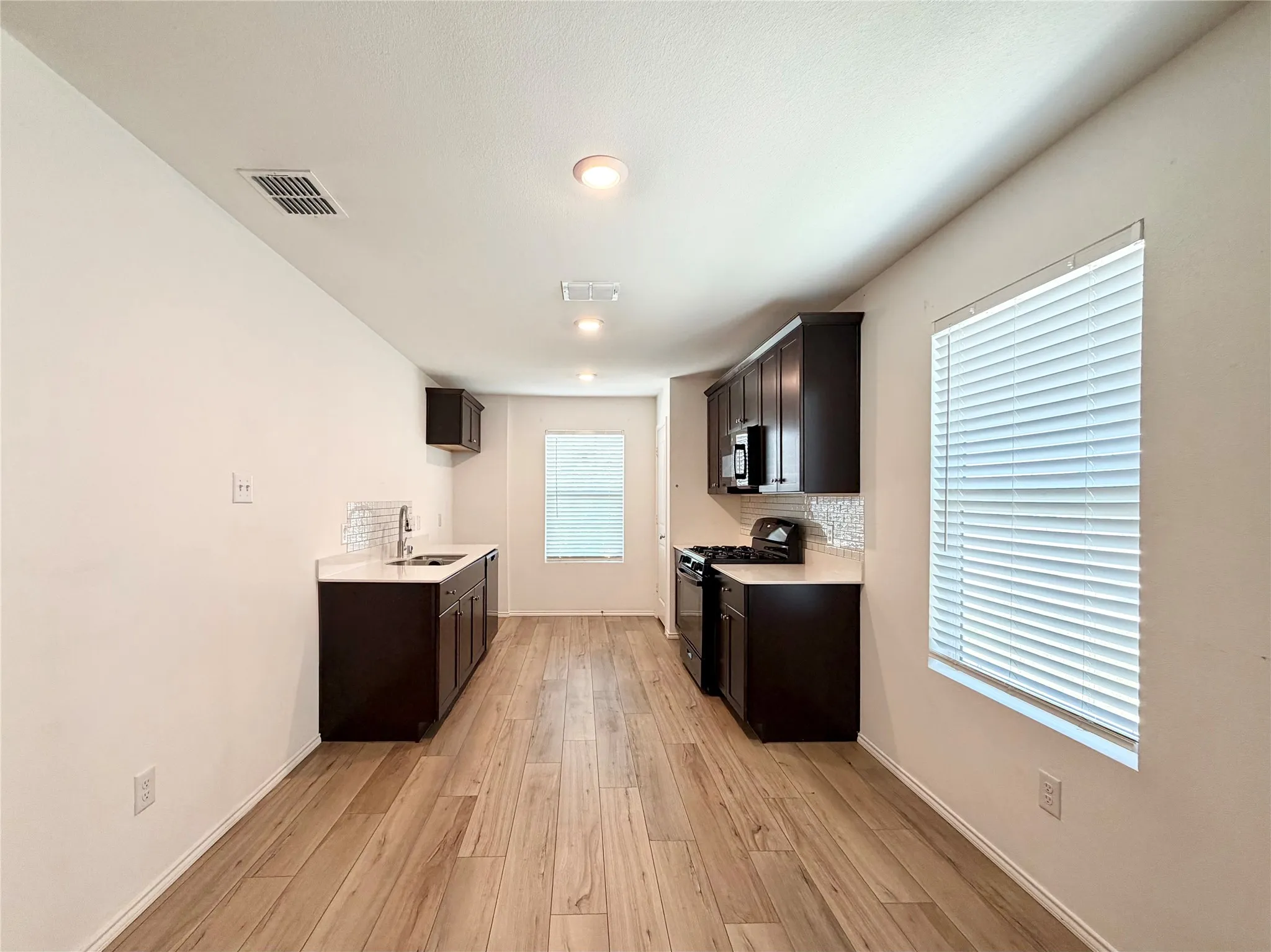 Single Family Residence For Rent in Kaufman County , 5903 Nyquist Way, Forney, Texas 75126, 2 Bedroom, 1 Bathroom, 2 Garage spaces, 853 Sqft, built in 2021, mls#21343691, Real Estate Agent in Forney, Homes For Rent in Kaufman county, Homes For Rent in Forney, Realtor in Forney Texas, Real Estate Brokerage Independent Realty Texas, Luminita Cordes Realtor