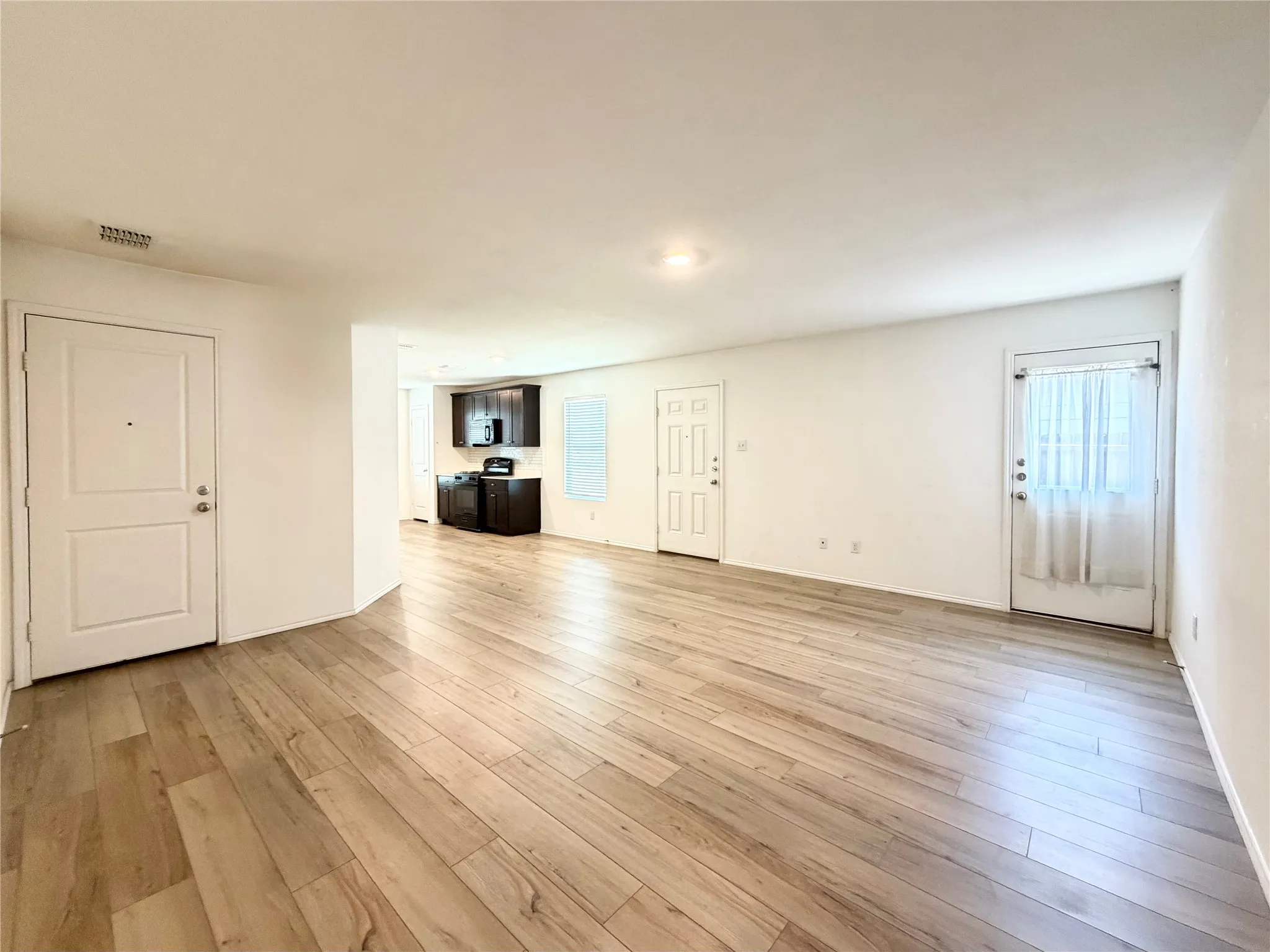 Single Family Residence For Rent in Kaufman County , 5903 Nyquist Way, Forney, Texas 75126, 2 Bedroom, 1 Bathroom, 2 Garage spaces, 853 Sqft, built in 2021, mls#21343691, Real Estate Agent in Forney, Homes For Rent in Kaufman county, Homes For Rent in Forney, Realtor in Forney Texas, Real Estate Brokerage Independent Realty Texas, Luminita Cordes Realtor