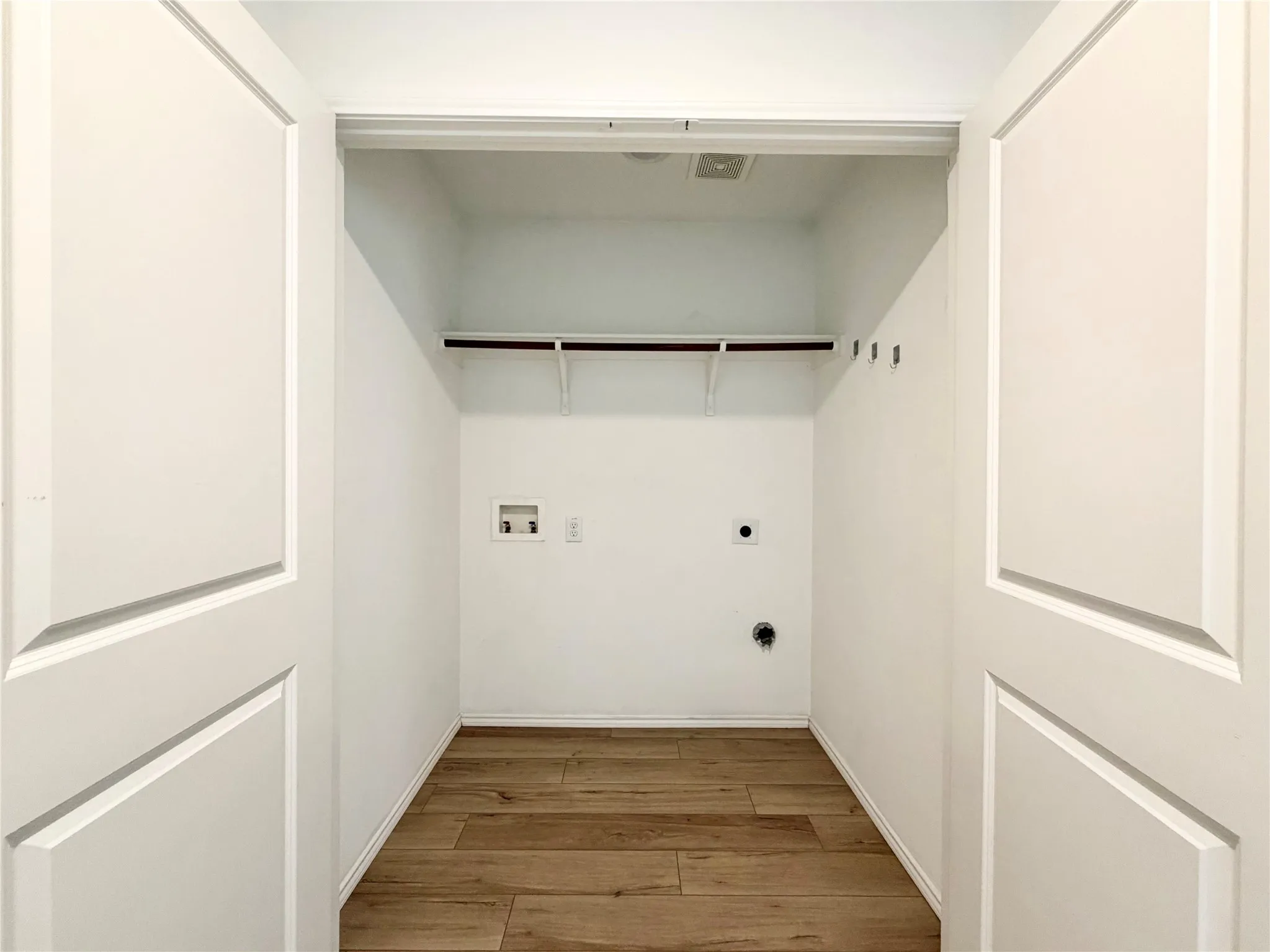 Single Family Residence For Rent in Kaufman County , 5903 Nyquist Way, Forney, Texas 75126, 2 Bedroom, 1 Bathroom, 2 Garage spaces, 853 Sqft, built in 2021, mls#21343691, Real Estate Agent in Forney, Homes For Rent in Kaufman county, Homes For Rent in Forney, Realtor in Forney Texas, Real Estate Brokerage Independent Realty Texas, Luminita Cordes Realtor