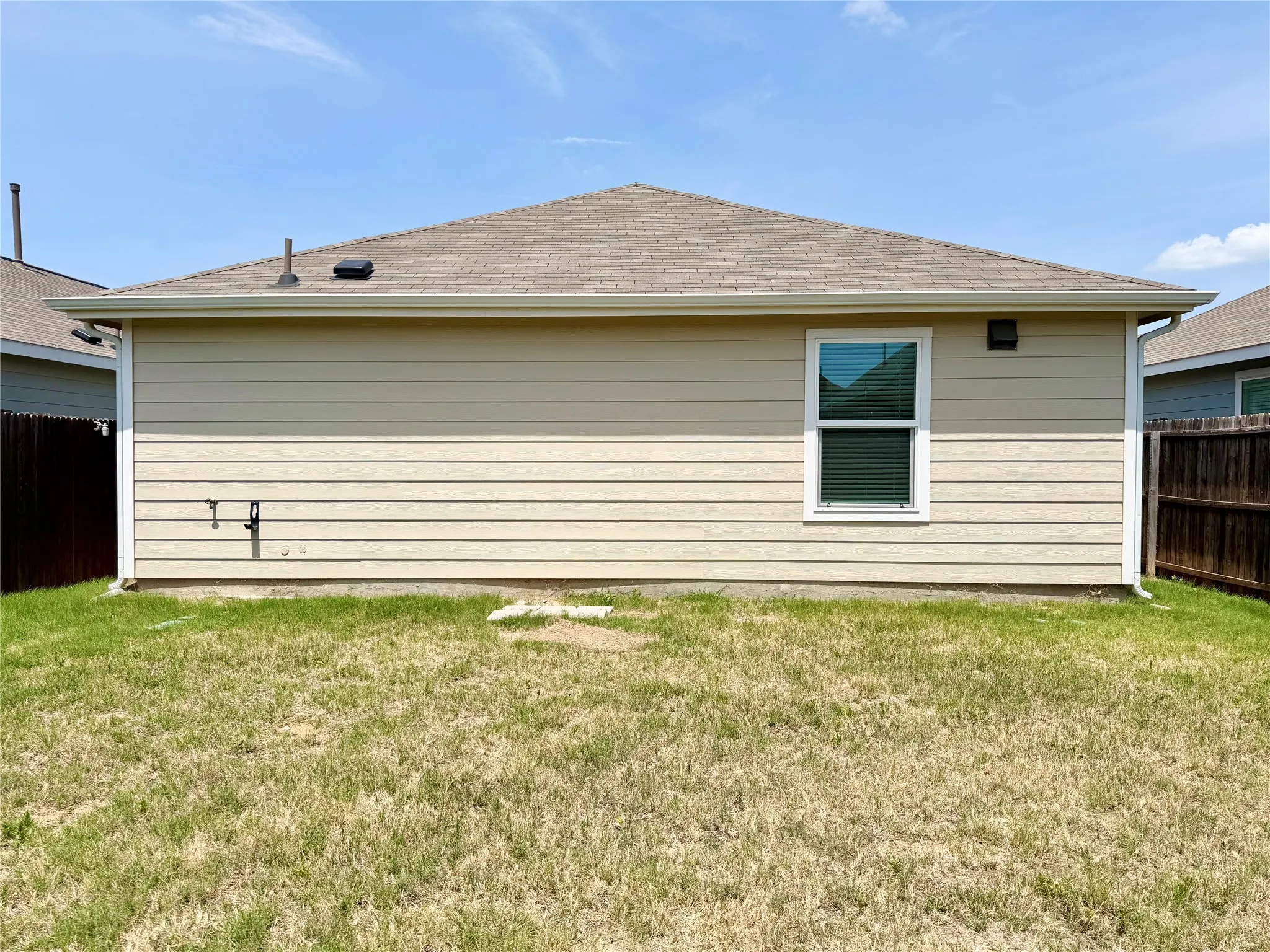 Single Family Residence For Rent in Kaufman County , 5903 Nyquist Way, Forney, Texas 75126, 2 Bedroom, 1 Bathroom, 2 Garage spaces, 853 Sqft, built in 2021, mls#21343691, Real Estate Agent in Forney, Homes For Rent in Kaufman county, Homes For Rent in Forney, Realtor in Forney Texas, Real Estate Brokerage Independent Realty Texas, Luminita Cordes Realtor