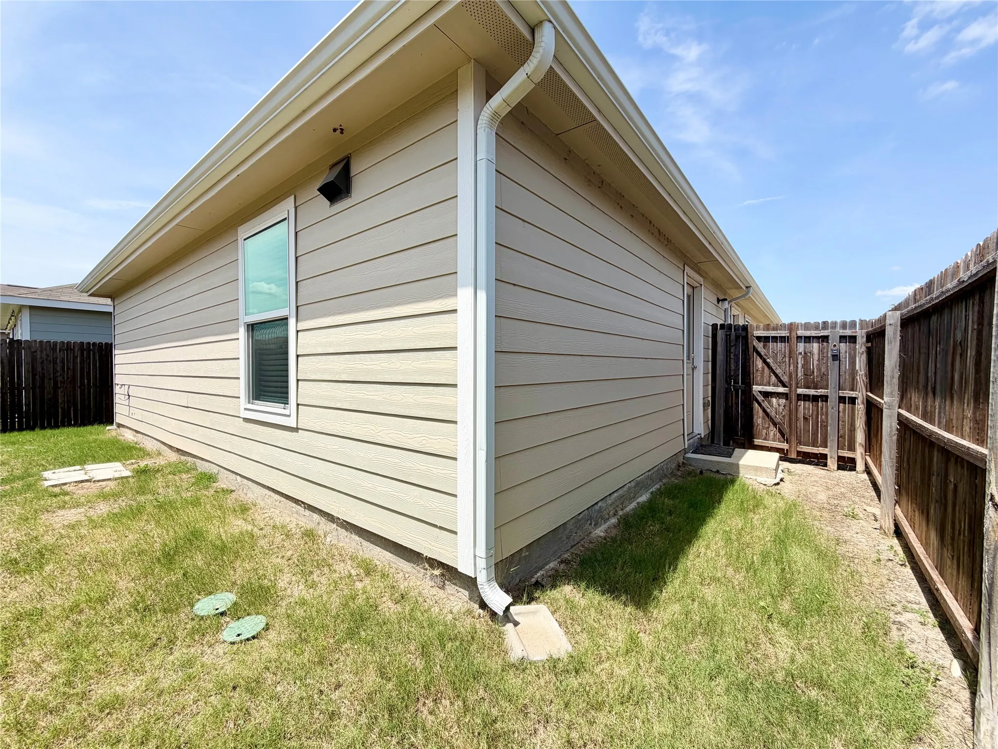Single Family Residence For Rent in Kaufman County , 5903 Nyquist Way, Forney, Texas 75126, 2 Bedroom, 1 Bathroom, 2 Garage spaces, 853 Sqft, built in 2021, mls#21343691, Real Estate Agent in Forney, Homes For Rent in Kaufman county, Homes For Rent in Forney, Realtor in Forney Texas, Real Estate Brokerage Independent Realty Texas, Luminita Cordes Realtor