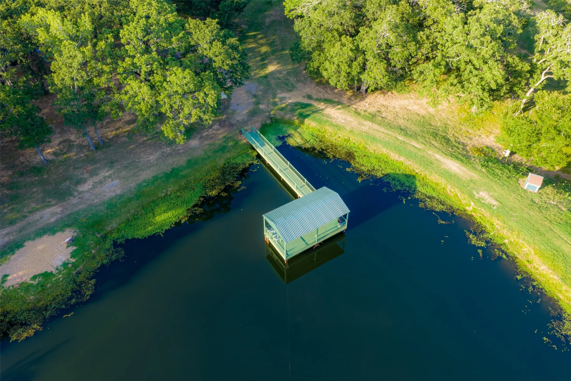 Farm For Sale in Kaufman County , 10100 County Road 4028, Kemp, Texas 75143, 3 Bedrooms, 3 Bathrooms, Garage spaces, 2,370 Sqft, built in 1994, Price $2,250,000, mls#21343695, Real Estate Agent in Kemp, Homes For Sale in Kaufman county, Homes For Sale in Kemp, Realtor in Kemp Texas, Real Estate Brokerage Independent Realty Texas, Luminita Cordes Realtor