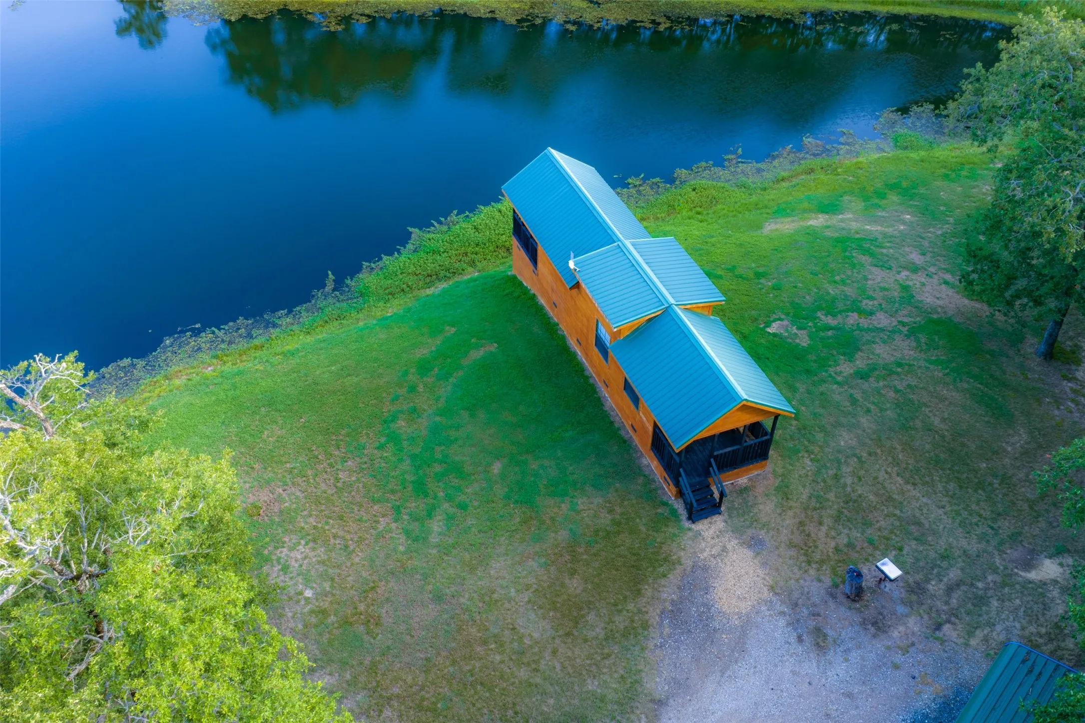 Farm For Sale in Kaufman County , 10100 County Road 4028, Kemp, Texas 75143, 3 Bedrooms, 3 Bathrooms, Garage spaces, 2,370 Sqft, built in 1994, Price $2,250,000, mls#21343695, Real Estate Agent in Kemp, Homes For Sale in Kaufman county, Homes For Sale in Kemp, Realtor in Kemp Texas, Real Estate Brokerage Independent Realty Texas, Luminita Cordes Realtor