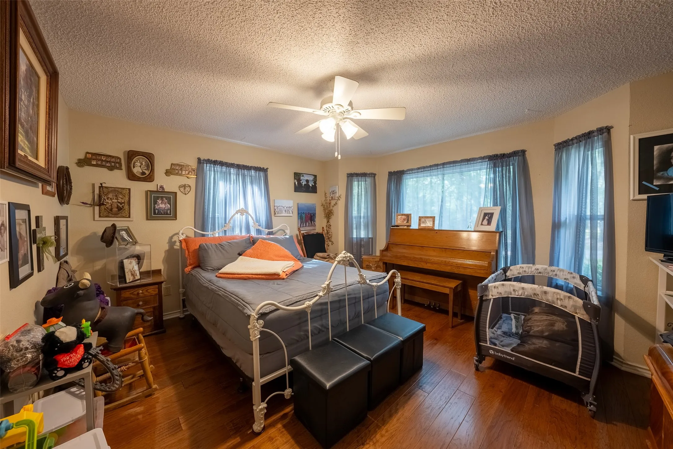 Farm For Sale in Kaufman County , 10100 County Road 4028, Kemp, Texas 75143, 3 Bedrooms, 3 Bathrooms, Garage spaces, 2,370 Sqft, built in 1994, Price $2,250,000, mls#21343695, Real Estate Agent in Kemp, Homes For Sale in Kaufman county, Homes For Sale in Kemp, Realtor in Kemp Texas, Real Estate Brokerage Independent Realty Texas, Luminita Cordes Realtor