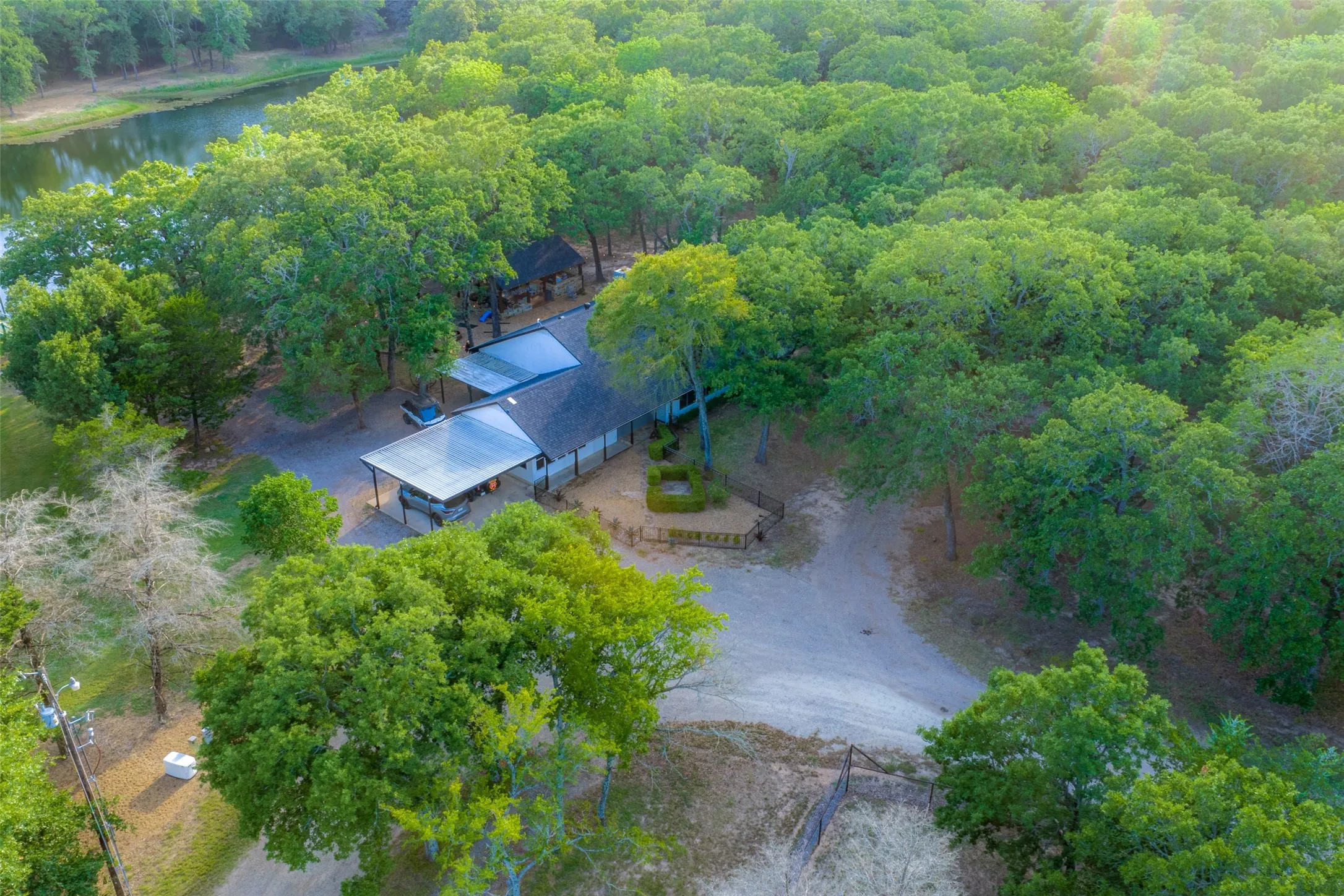 Farm For Sale in Kaufman County , 10100 County Road 4028, Kemp, Texas 75143, 3 Bedrooms, 3 Bathrooms, Garage spaces, 2,370 Sqft, built in 1994, Price $2,250,000, mls#21343695, Real Estate Agent in Kemp, Homes For Sale in Kaufman county, Homes For Sale in Kemp, Realtor in Kemp Texas, Real Estate Brokerage Independent Realty Texas, Luminita Cordes Realtor