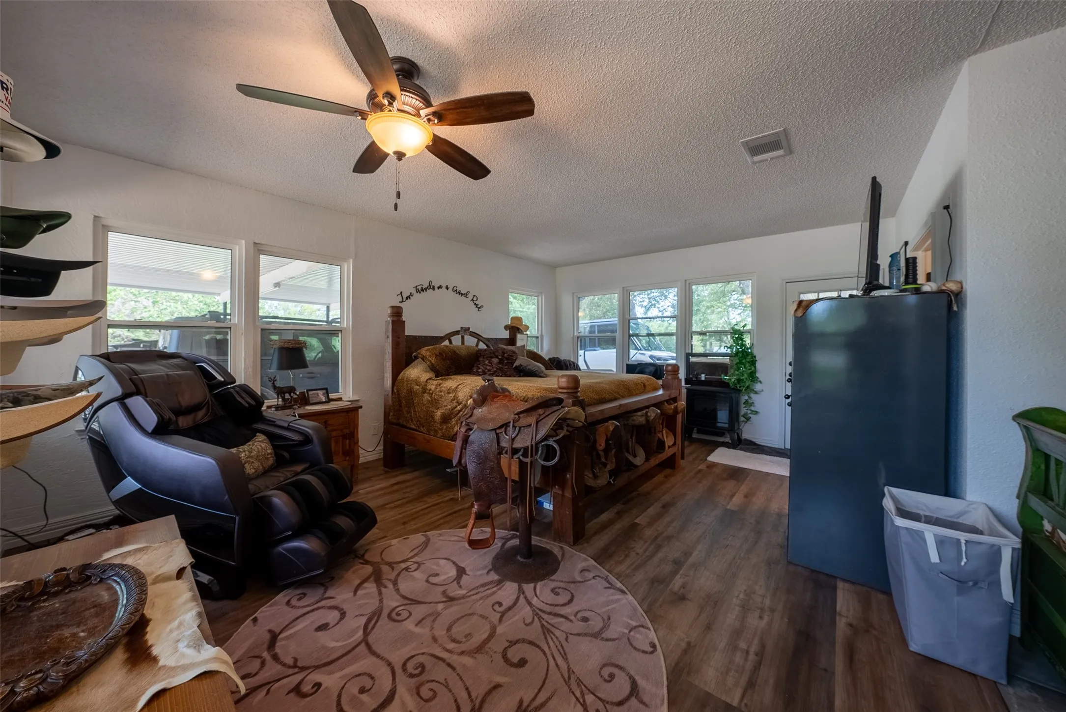 Farm For Sale in Kaufman County , 10100 County Road 4028, Kemp, Texas 75143, 3 Bedrooms, 3 Bathrooms, Garage spaces, 2,370 Sqft, built in 1994, Price $2,250,000, mls#21343695, Real Estate Agent in Kemp, Homes For Sale in Kaufman county, Homes For Sale in Kemp, Realtor in Kemp Texas, Real Estate Brokerage Independent Realty Texas, Luminita Cordes Realtor